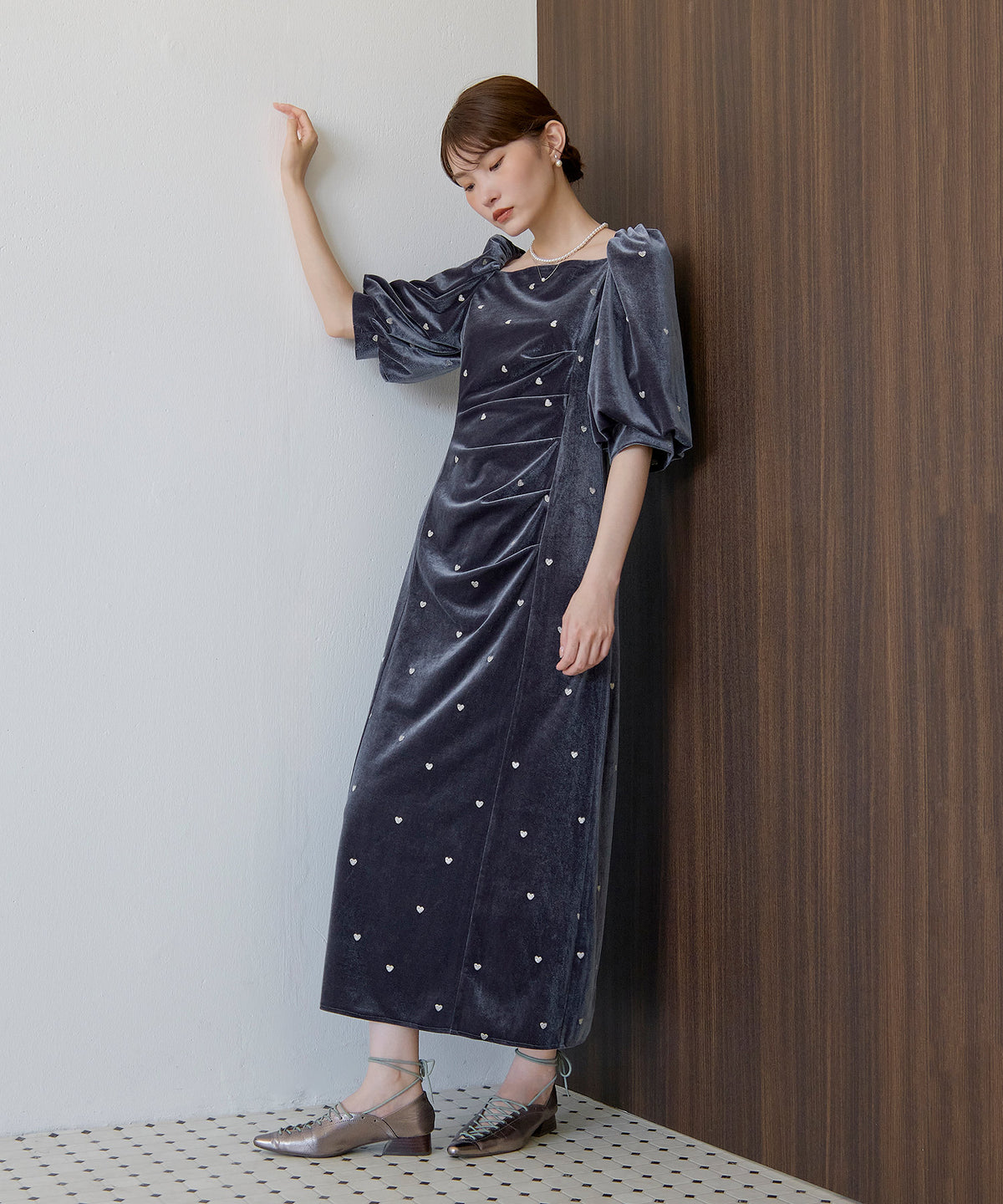 ハート刺繍ベロアスクエアネックドレープボリューム袖ドレス