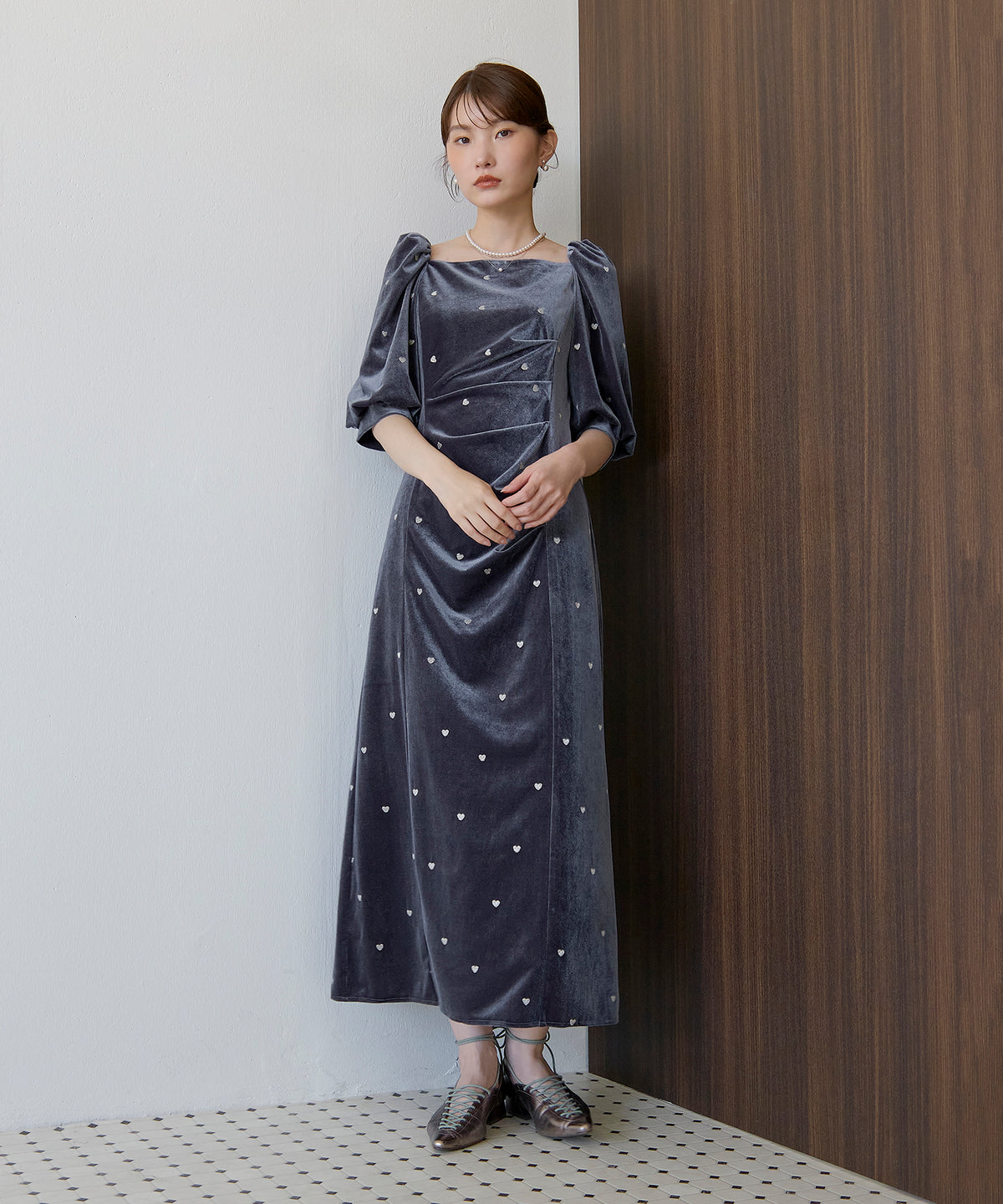 ハート刺繍ベロアスクエアネックドレープボリューム袖ドレス