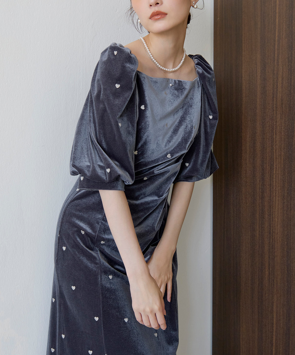 ハート刺繍ベロアスクエアネックドレープボリューム袖ドレス