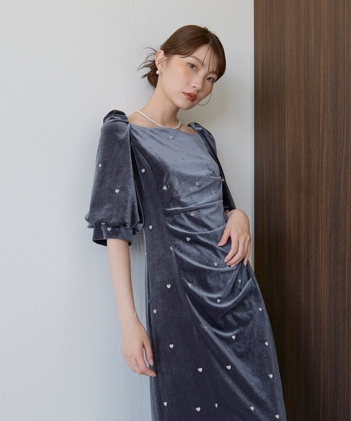 ハート刺繍ベロアスクエアネックドレープボリューム袖ドレス