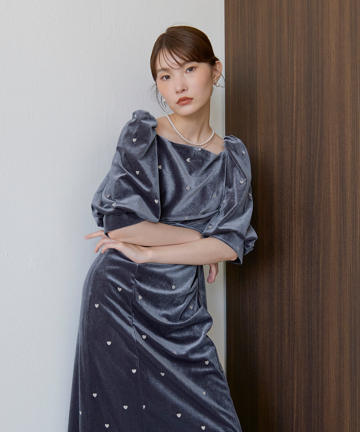 ハート刺繍ベロアスクエアネックドレープボリューム袖ドレス