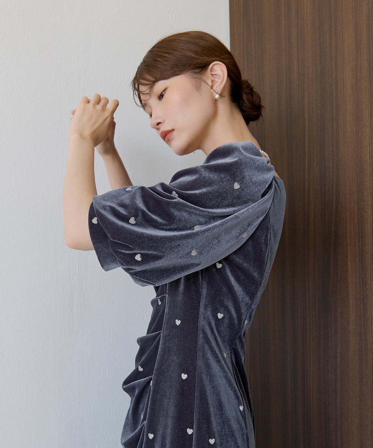 ハート刺繍ベロアスクエアネックドレープボリューム袖ドレス