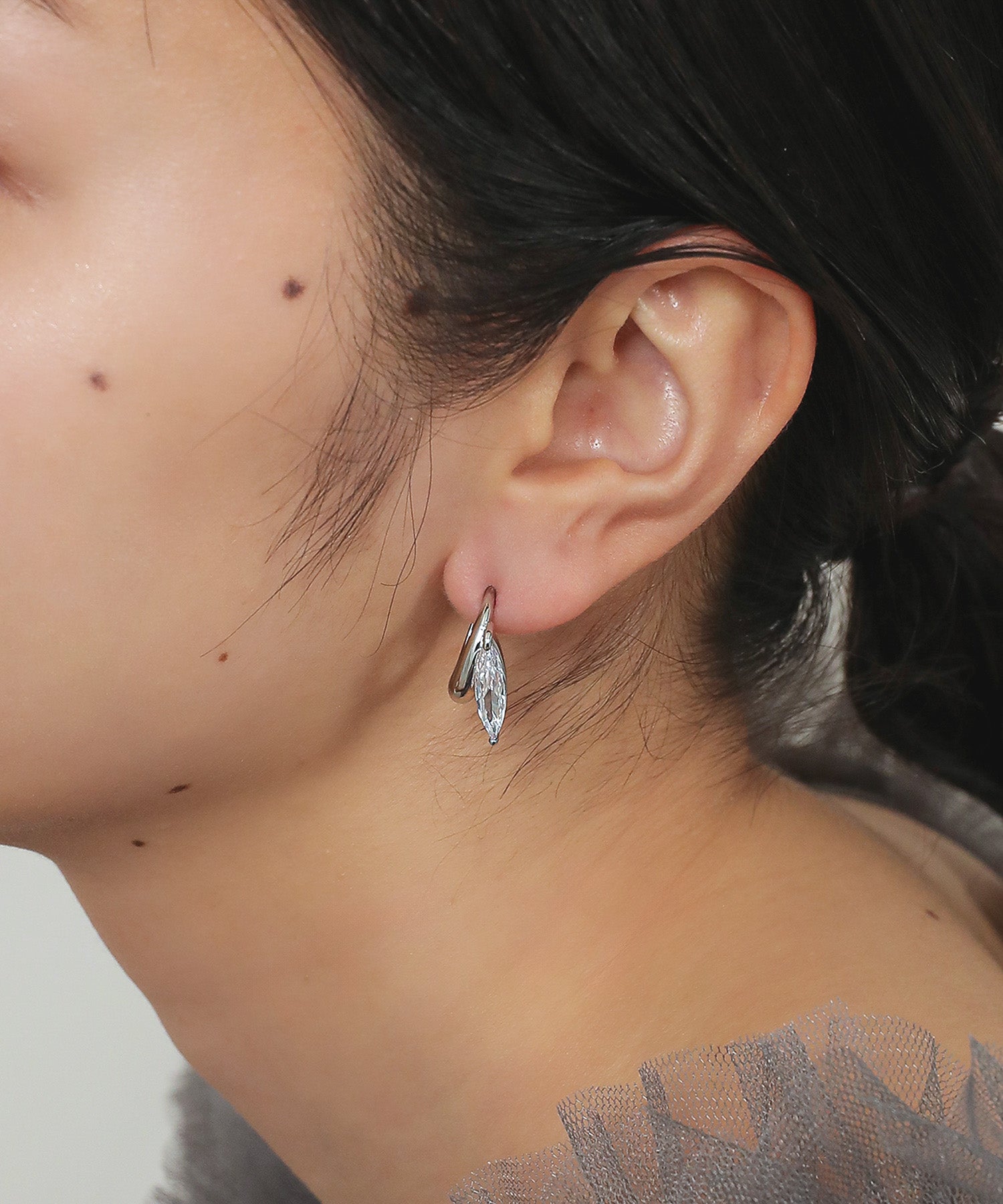 一粒 ビジュー ハーフフープピアス 結婚式 お呼ばれ パーティー オケージョン