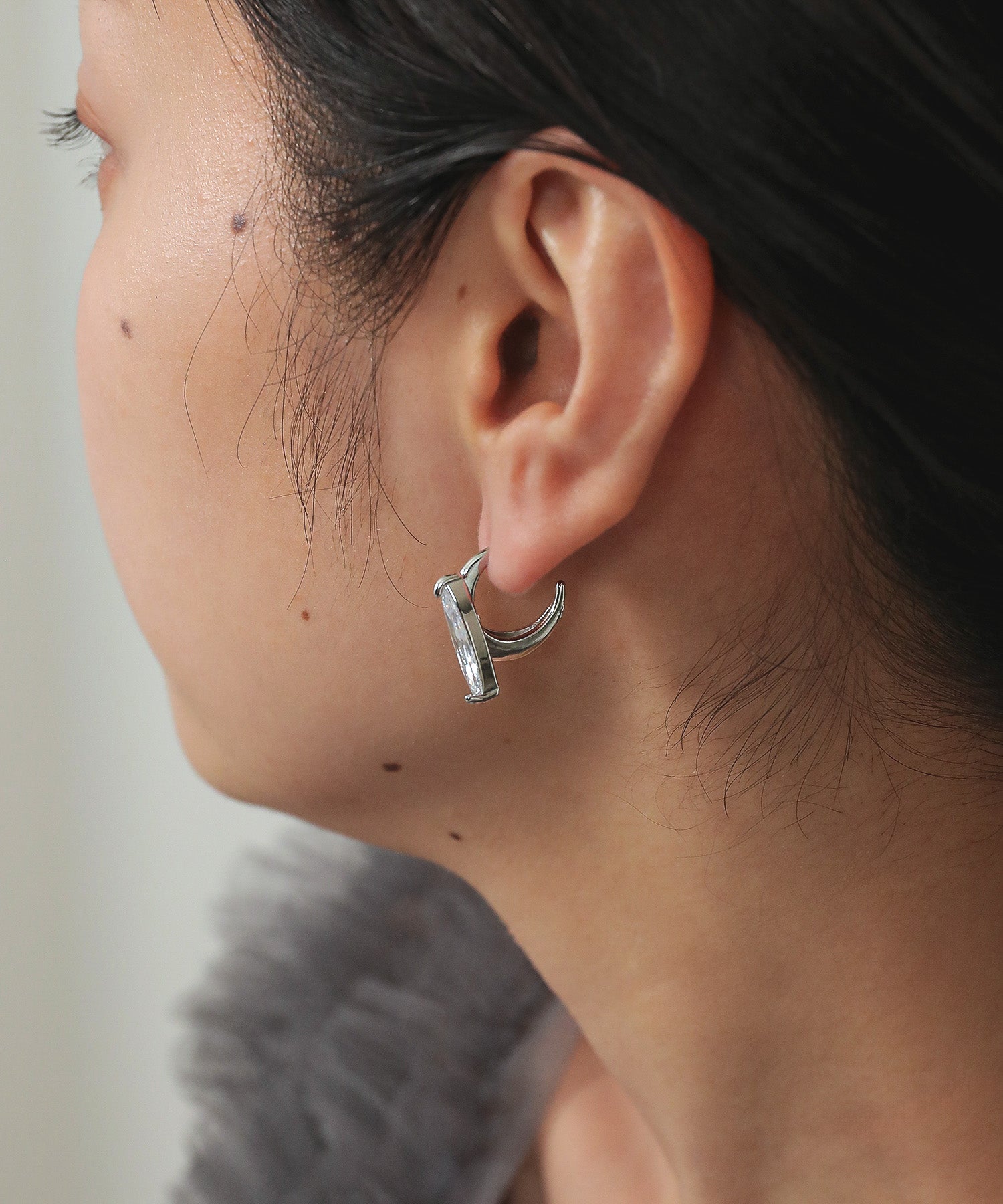 一粒 ビジュー ハーフフープピアス 結婚式 お呼ばれ パーティー オケージョン