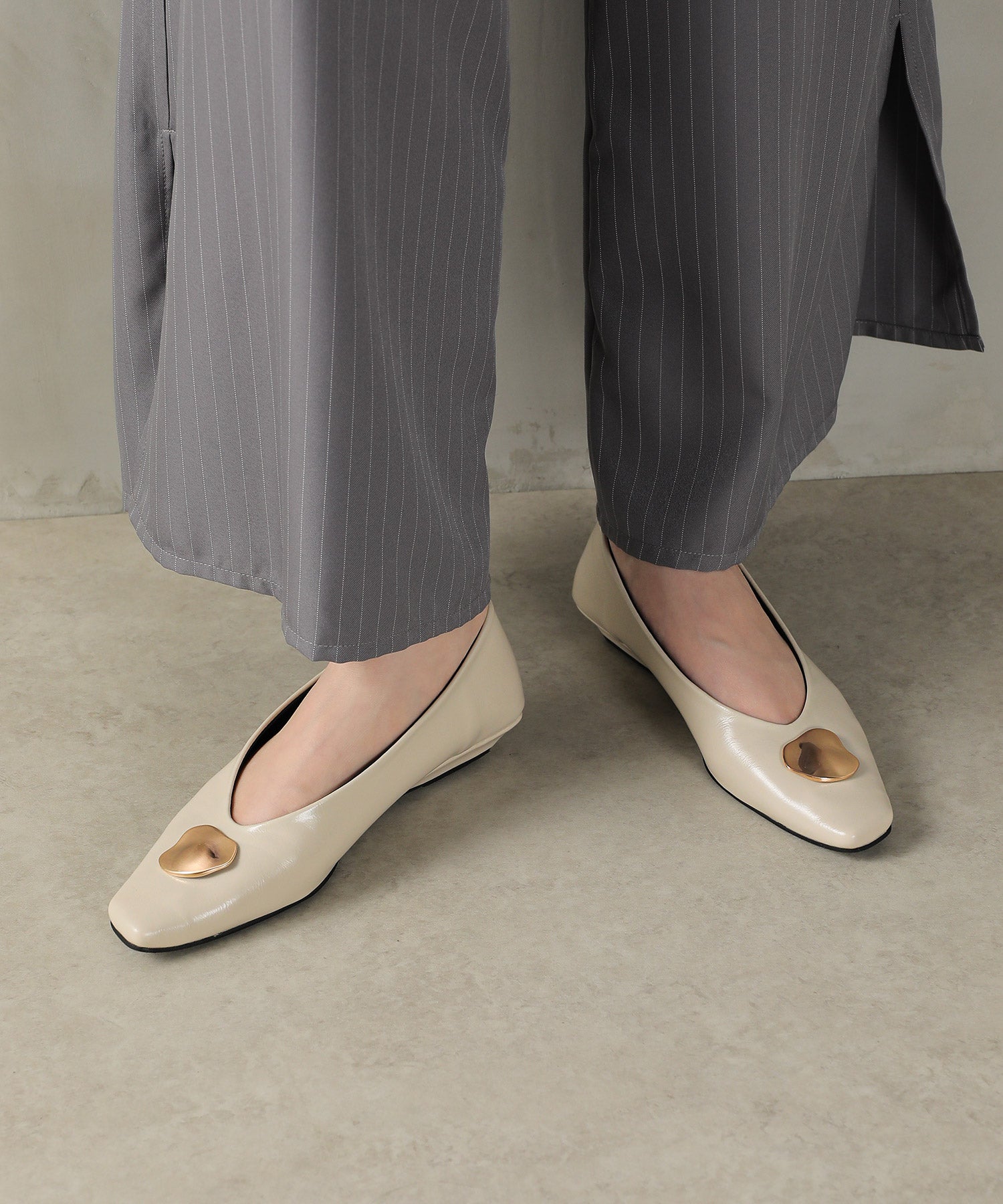 ニュアンスメタル ローヒール フラットパンプス