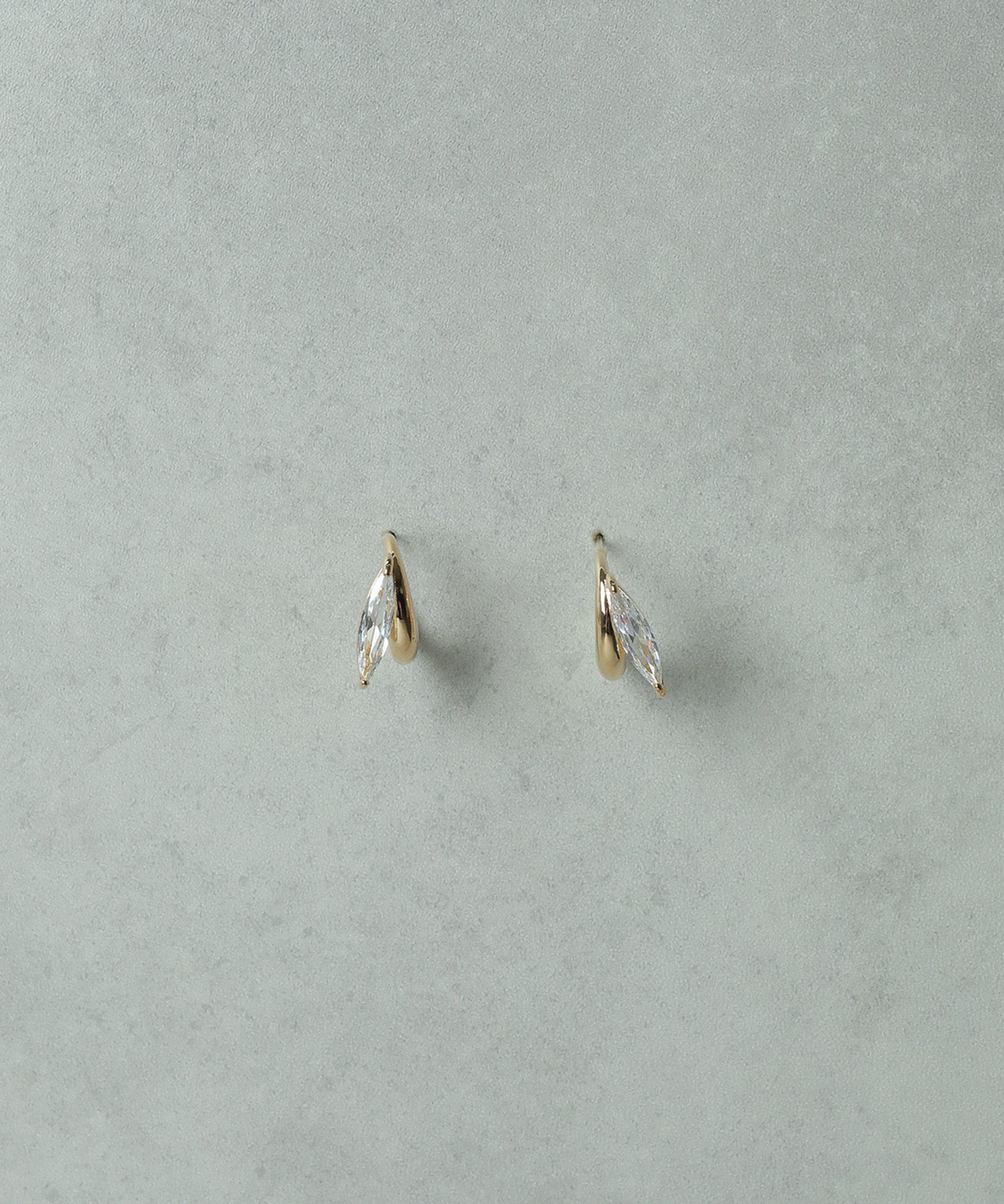 一粒 ビジュー ハーフフープピアス 結婚式 お呼ばれ パーティー オケージョン