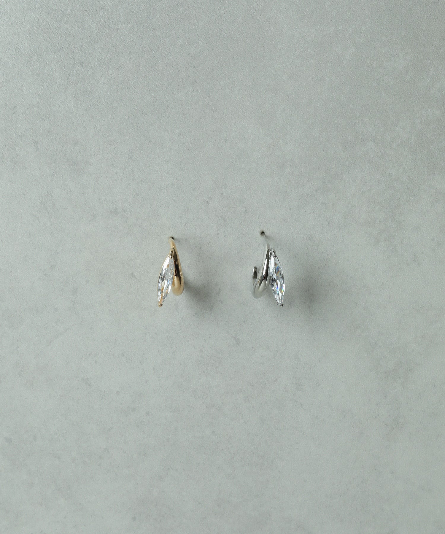 一粒 ビジュー ハーフフープピアス 結婚式 お呼ばれ パーティー オケージョン