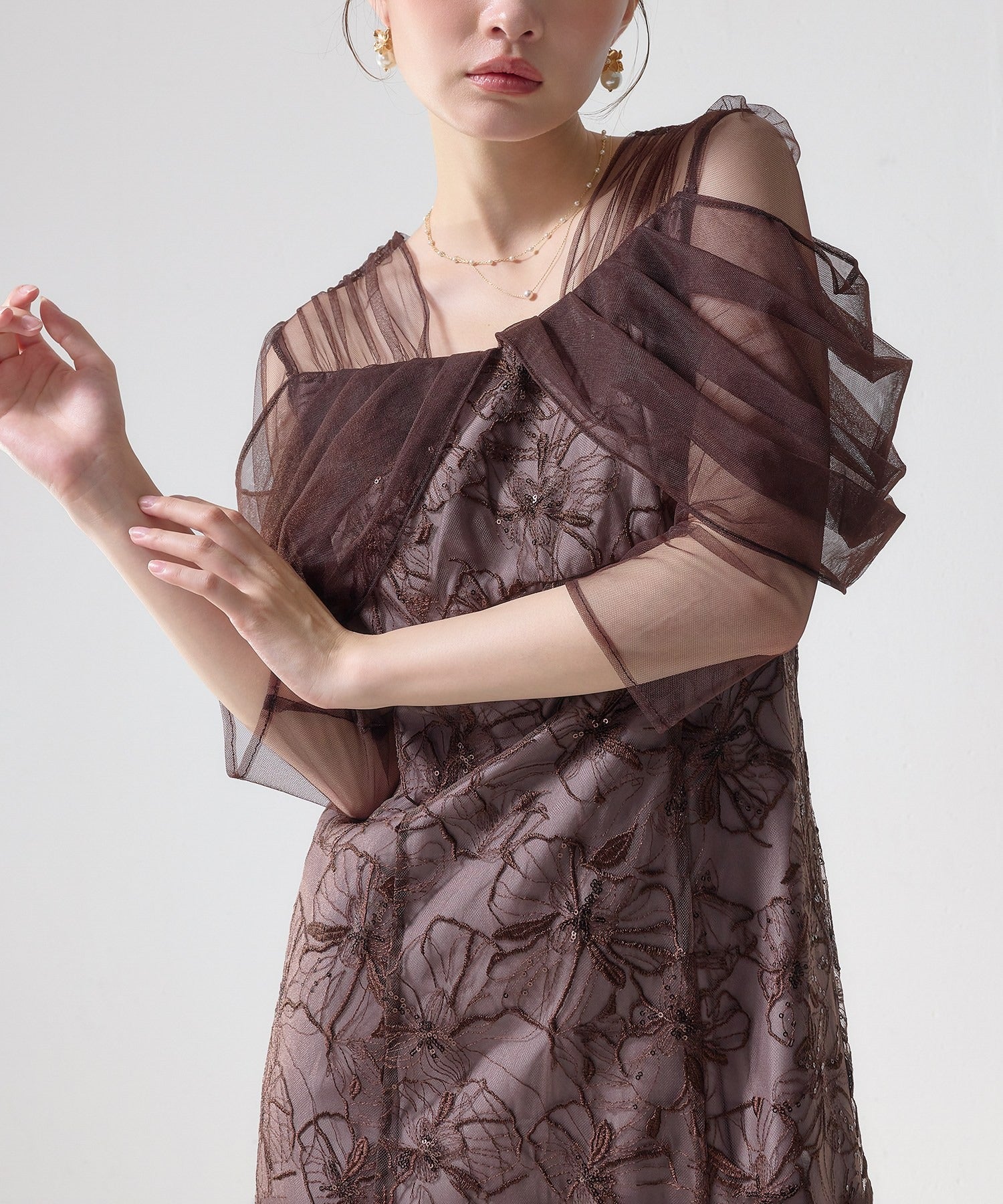 花柄刺繍スパンコールチュールドレープオフショル風ドレス