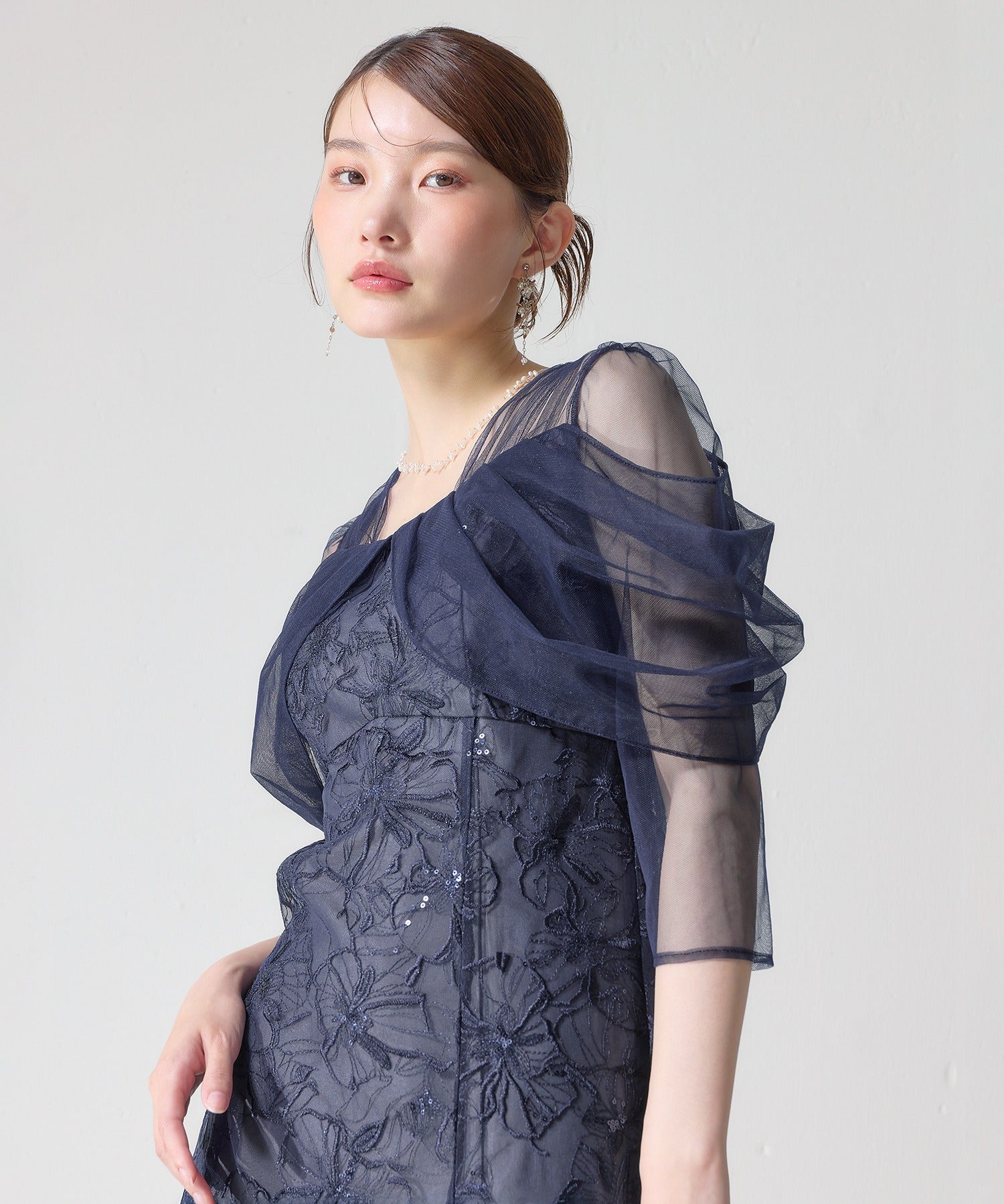 花柄刺繍スパンコールチュールドレープオフショル風ドレス