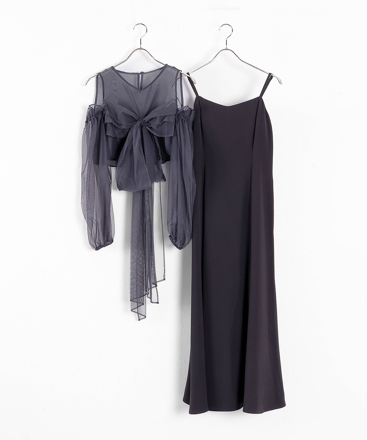 チャコールグレー