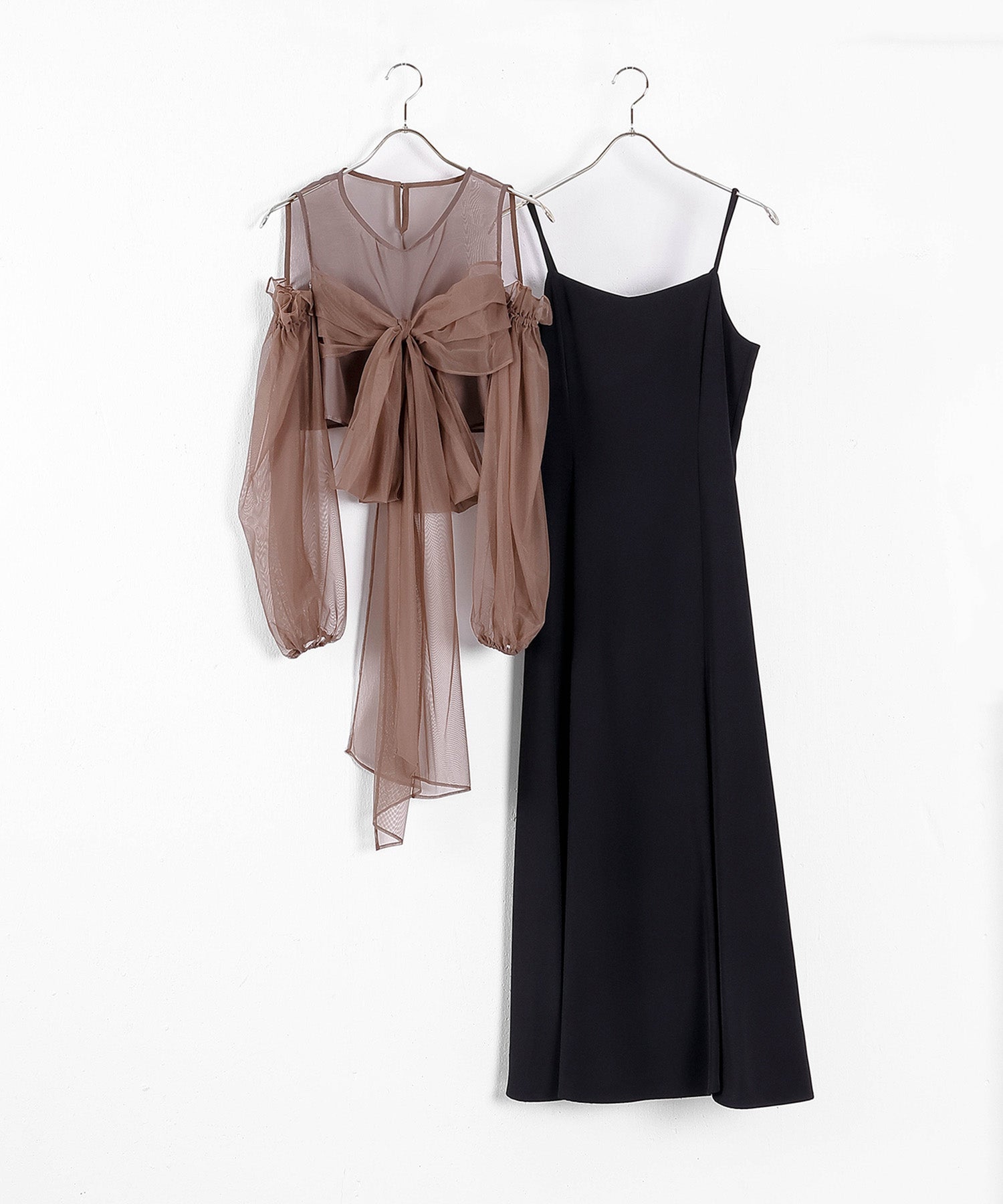 ベージュ×ブラック