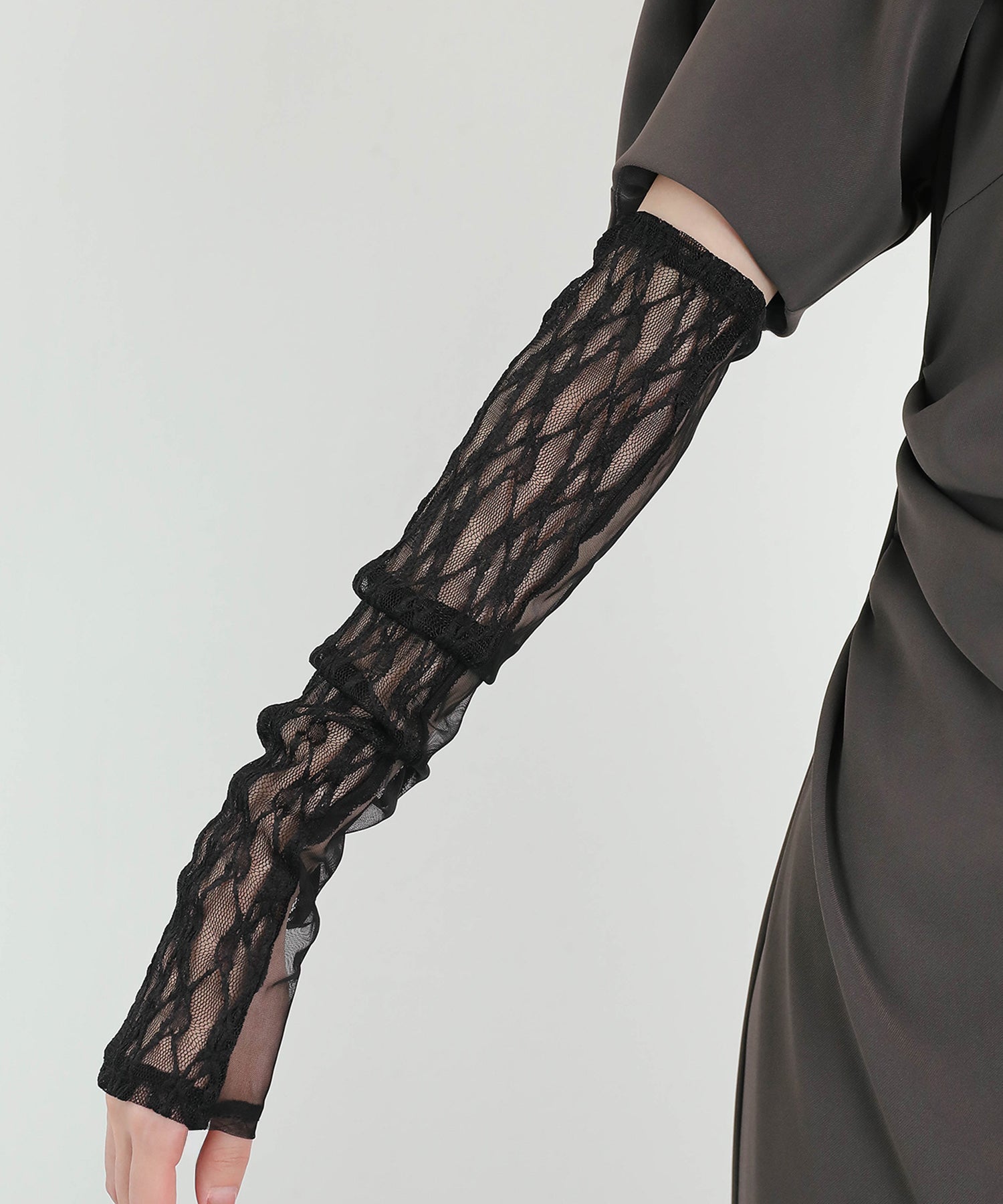 レースアームカバー付き ドレープ パフスリーブ Iライン ワンピースドレス