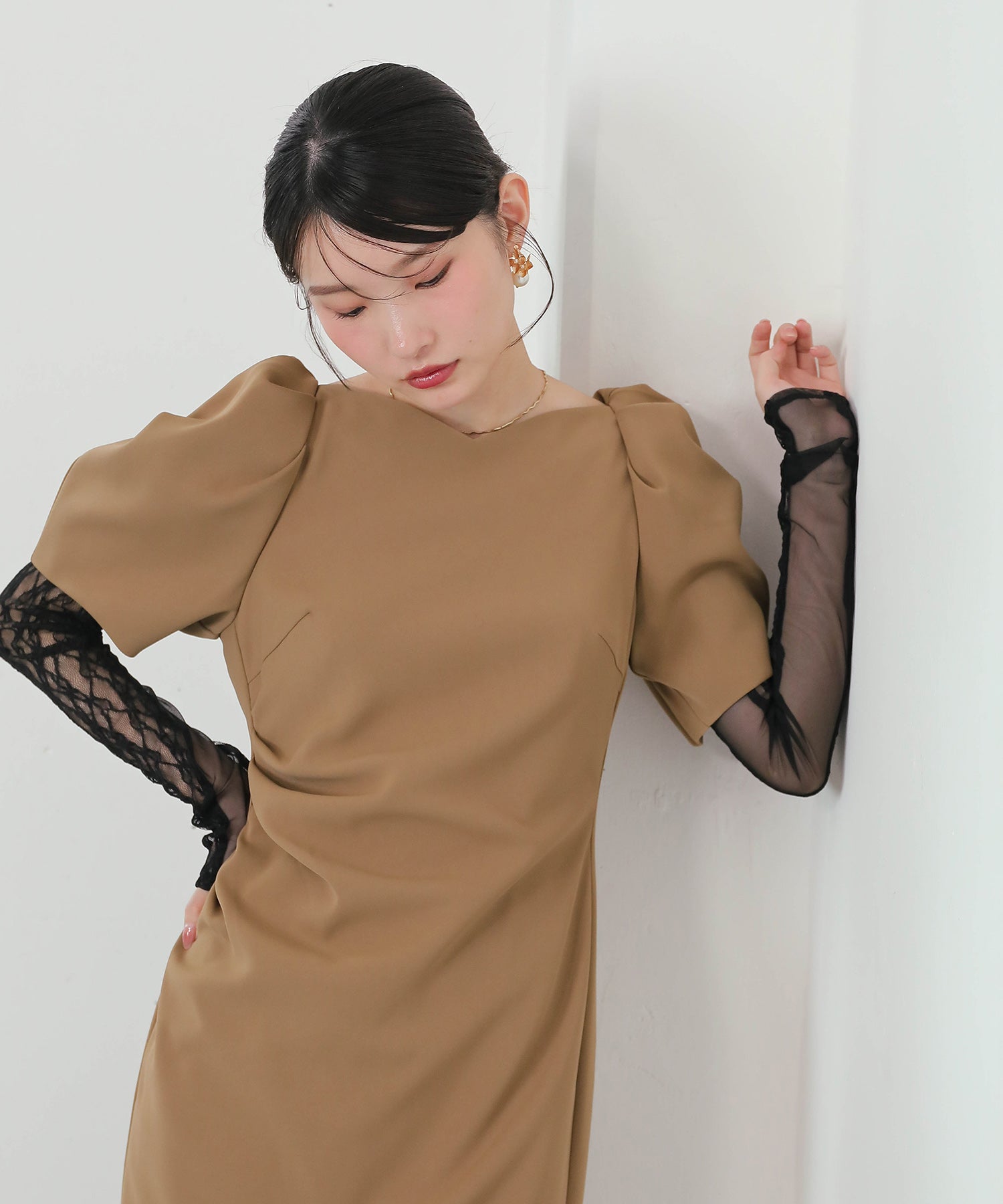 レースアームカバー付き ドレープ パフスリーブ Iライン ワンピースドレス