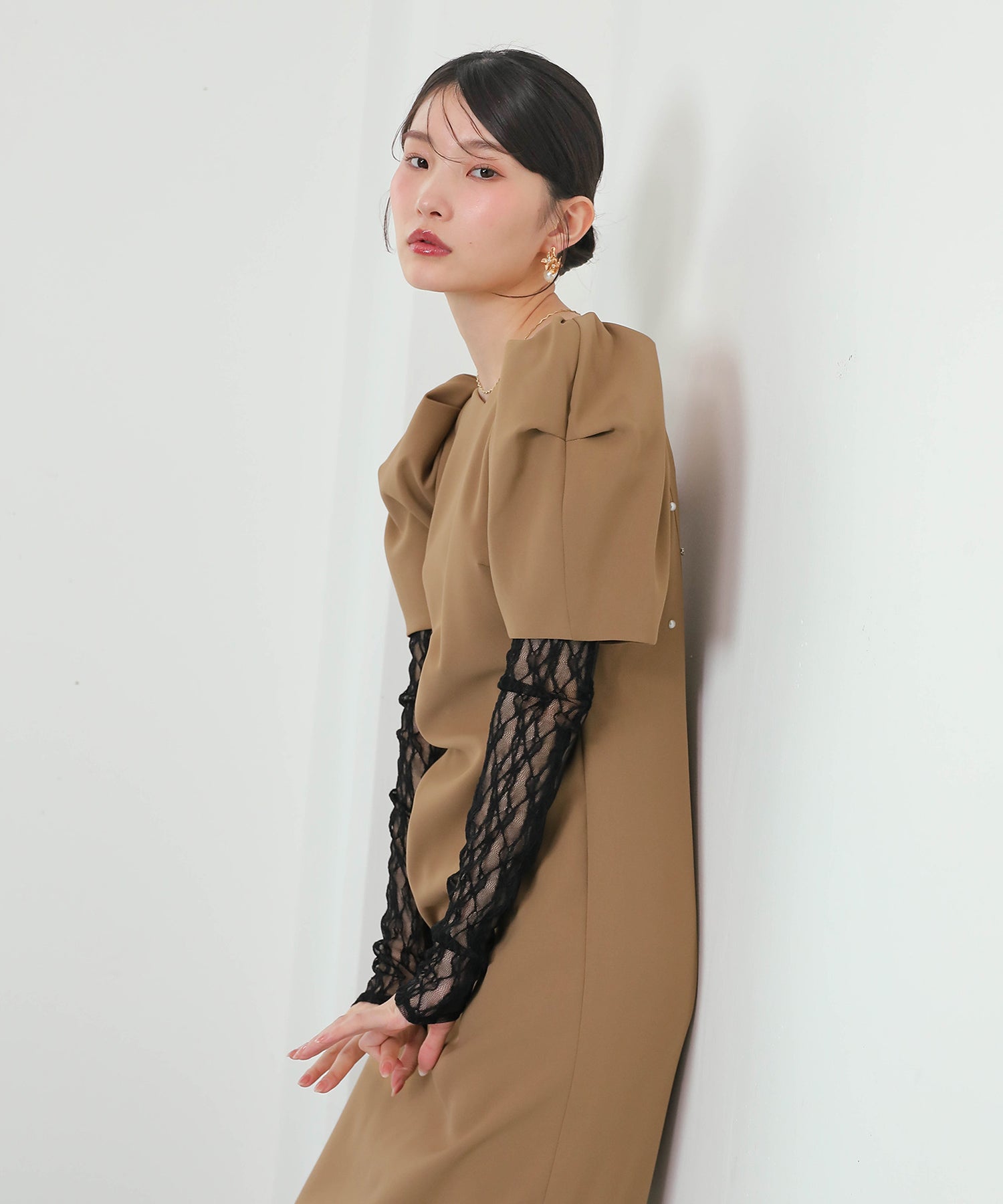 レースアームカバー付き ドレープ パフスリーブ Iライン ワンピースドレス