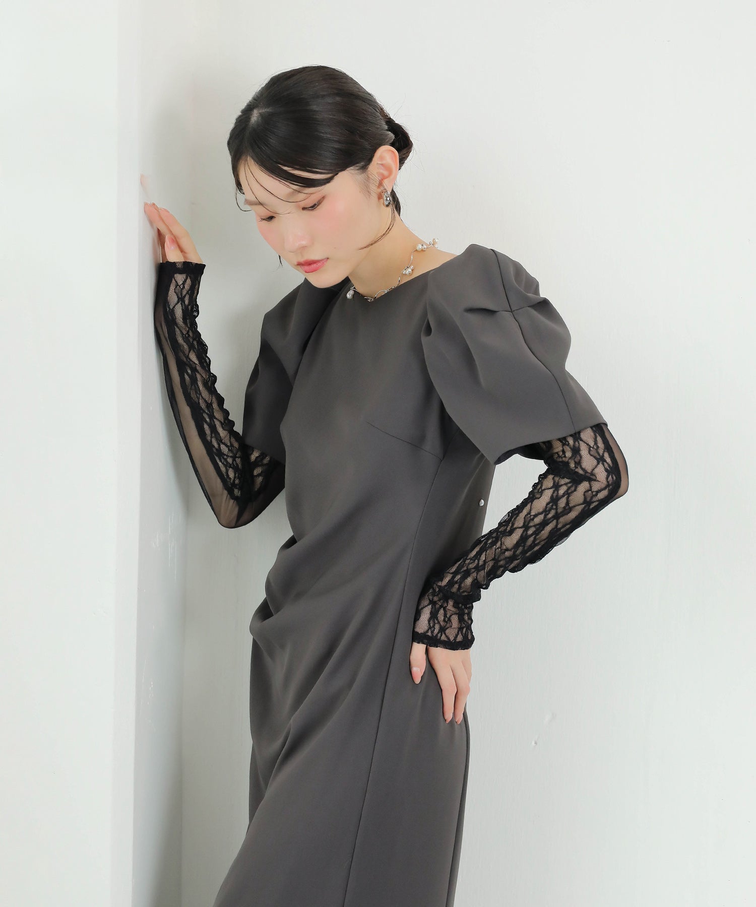 レースアームカバー付き ドレープ パフスリーブ Iライン ワンピースドレス