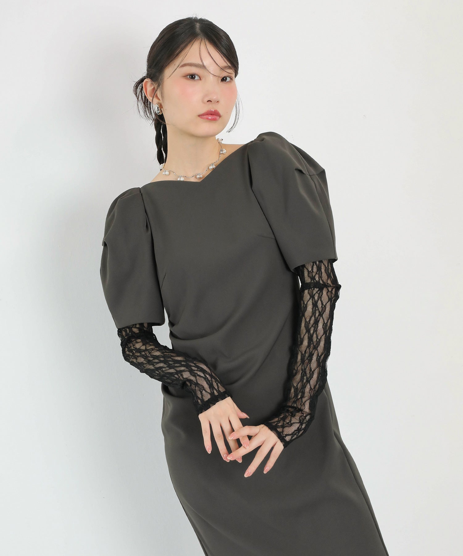 レースアームカバー付き ドレープ パフスリーブ Iライン ワンピースドレス