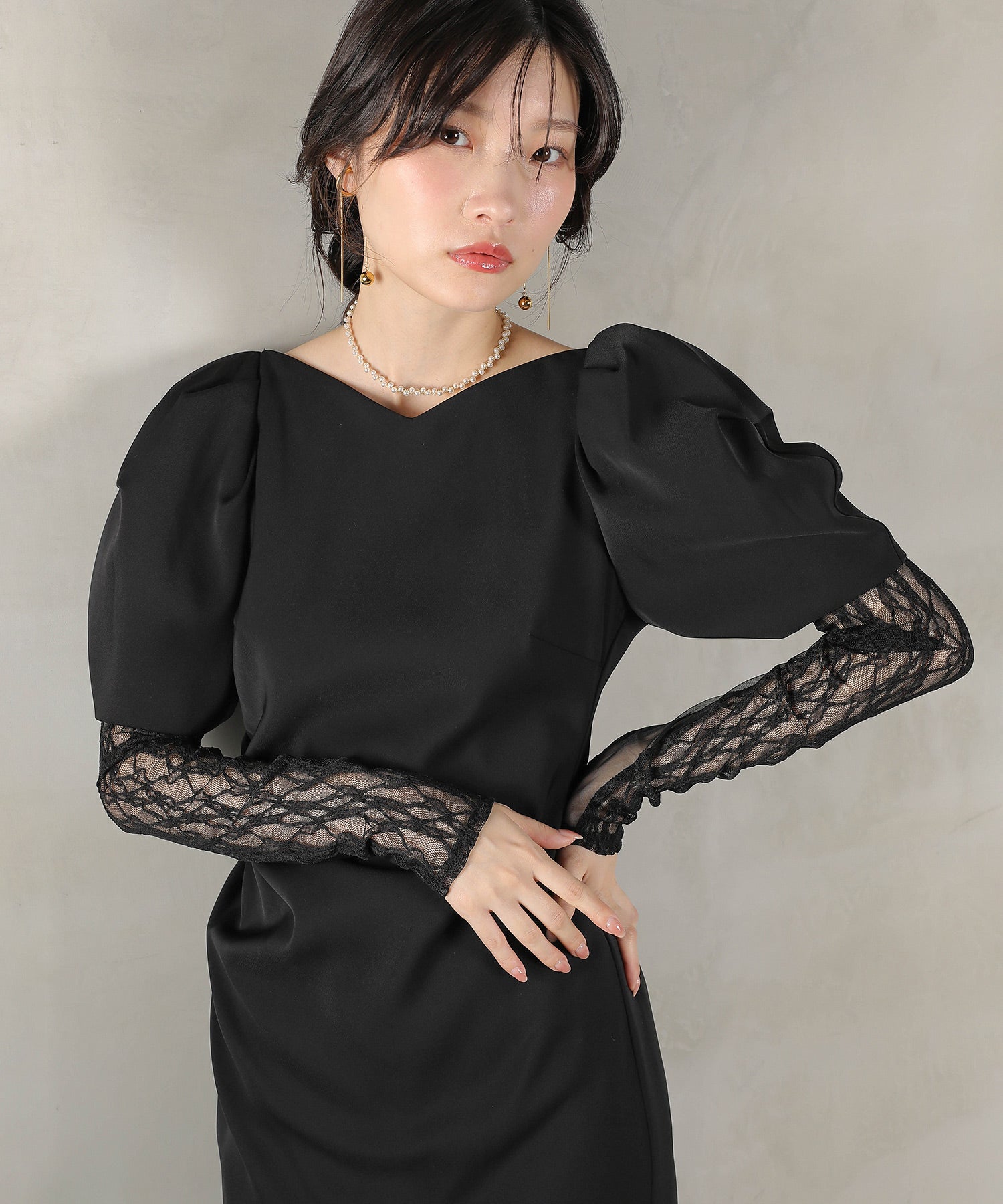 レースアームカバー付き ドレープ パフスリーブ Iライン ワンピースドレス