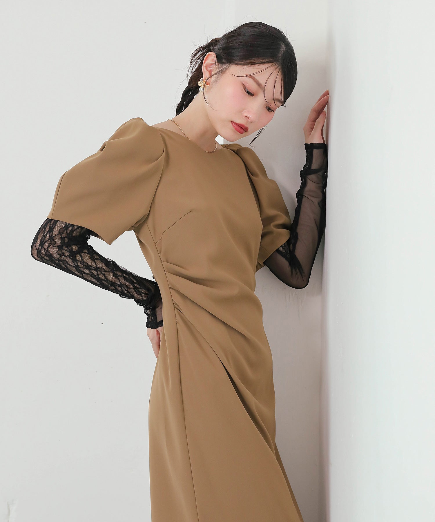 レースアームカバー付き ドレープ パフスリーブ Iライン ワンピースドレス