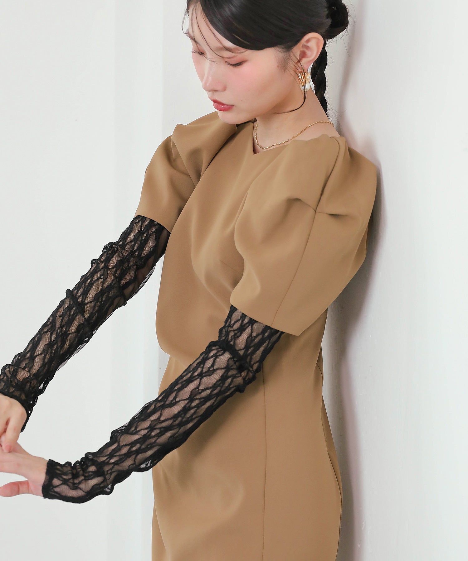 レースアームカバー付き ドレープ パフスリーブ Iライン ワンピースドレス