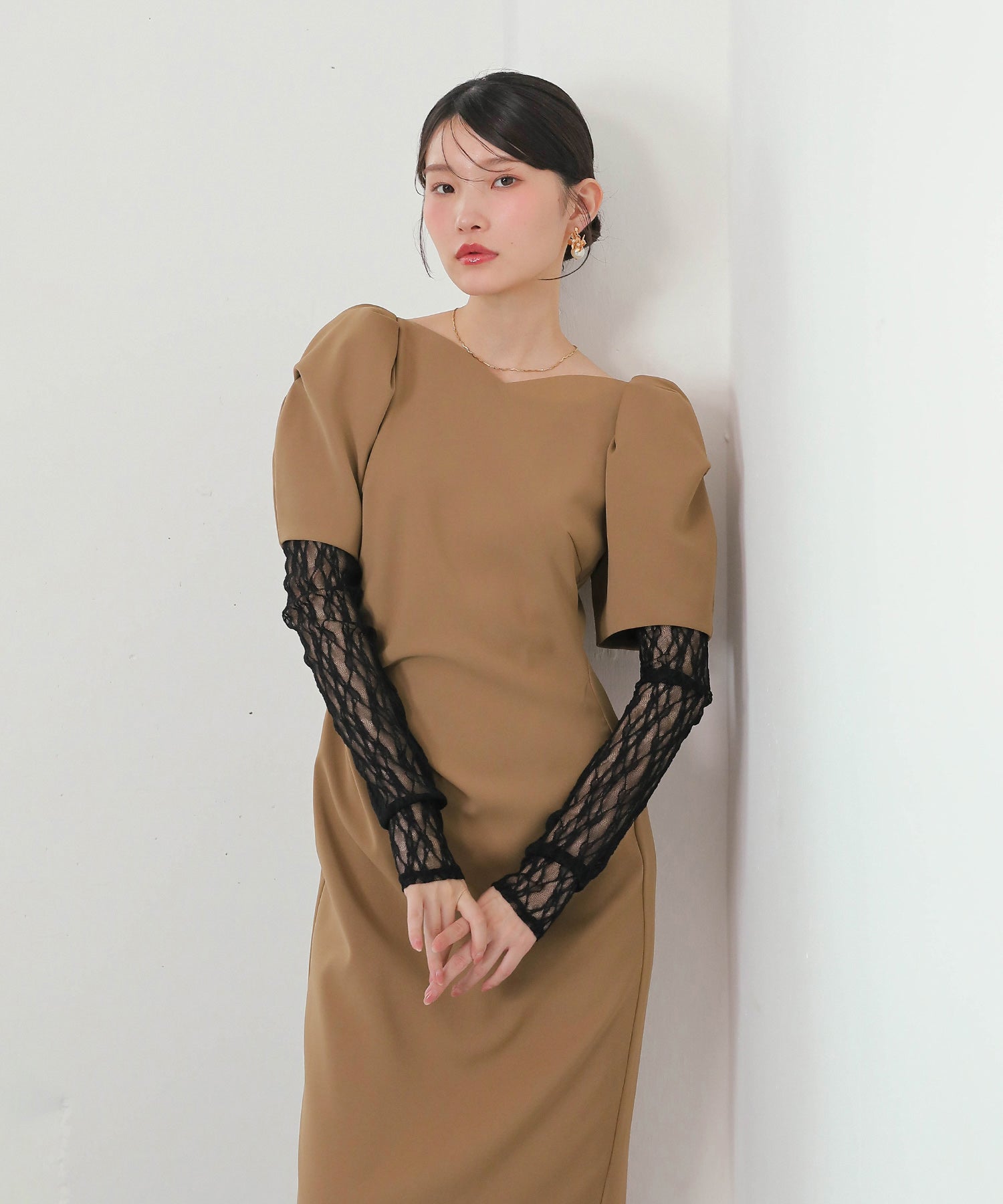 レースアームカバー付き ドレープ パフスリーブ Iライン ワンピースドレス