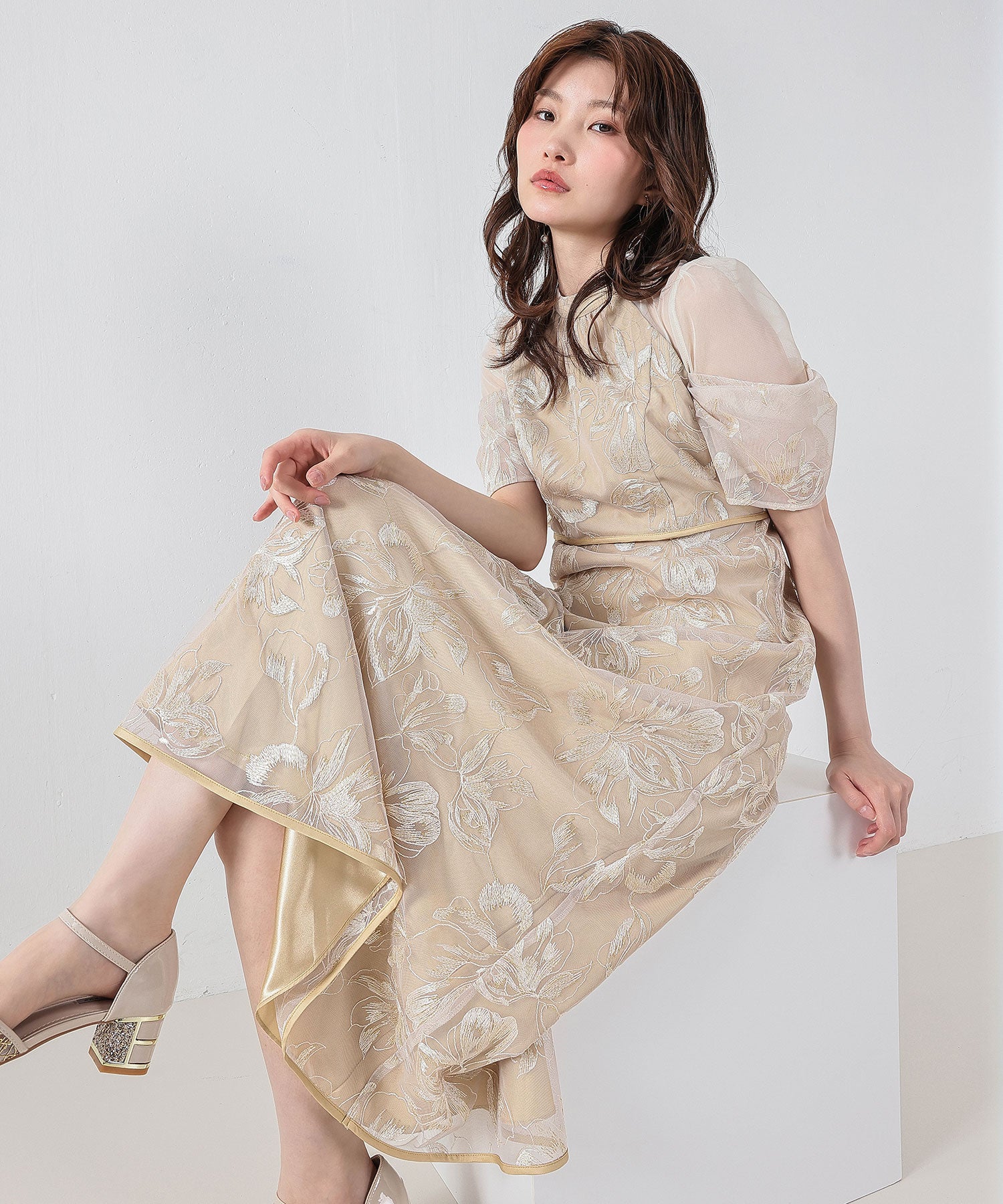 花柄刺繍レースアメスリタックスリーブフィットフレアドレス