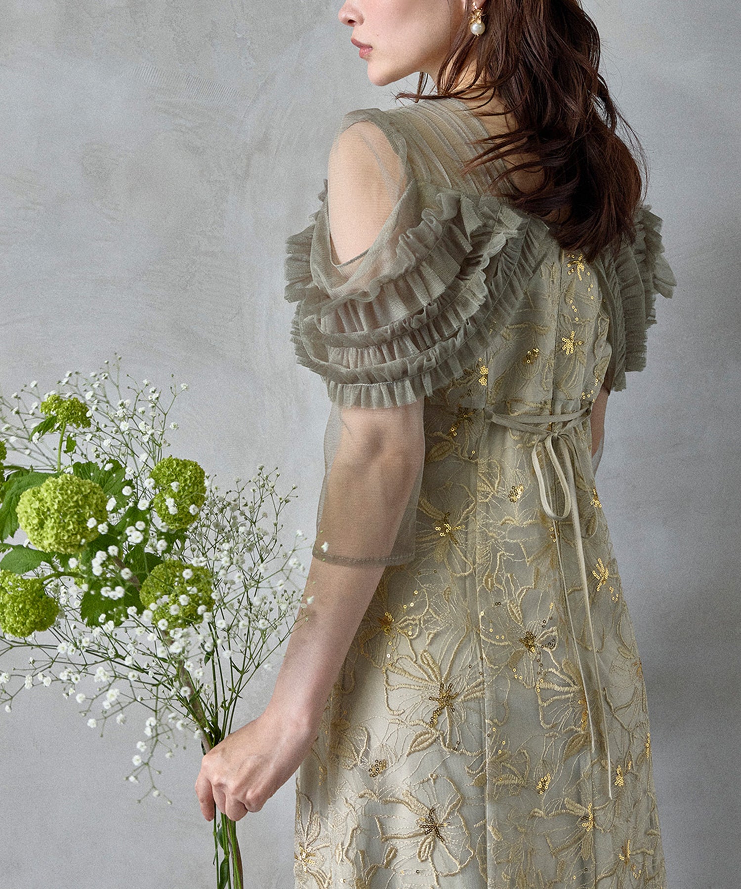 花柄刺繍ボリュームフリル袖フレアドレス