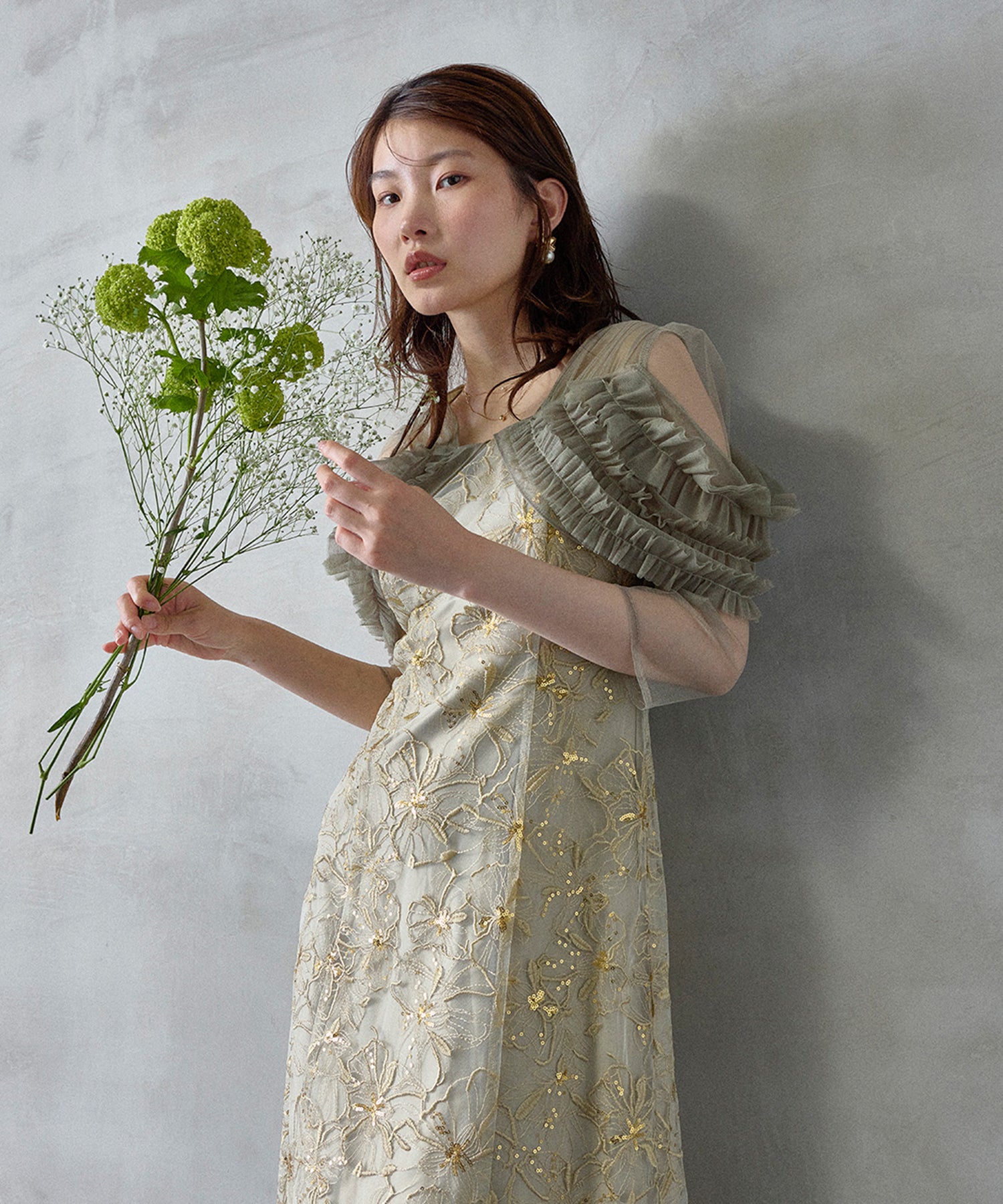 花柄刺繍ボリュームフリル袖フレアドレス