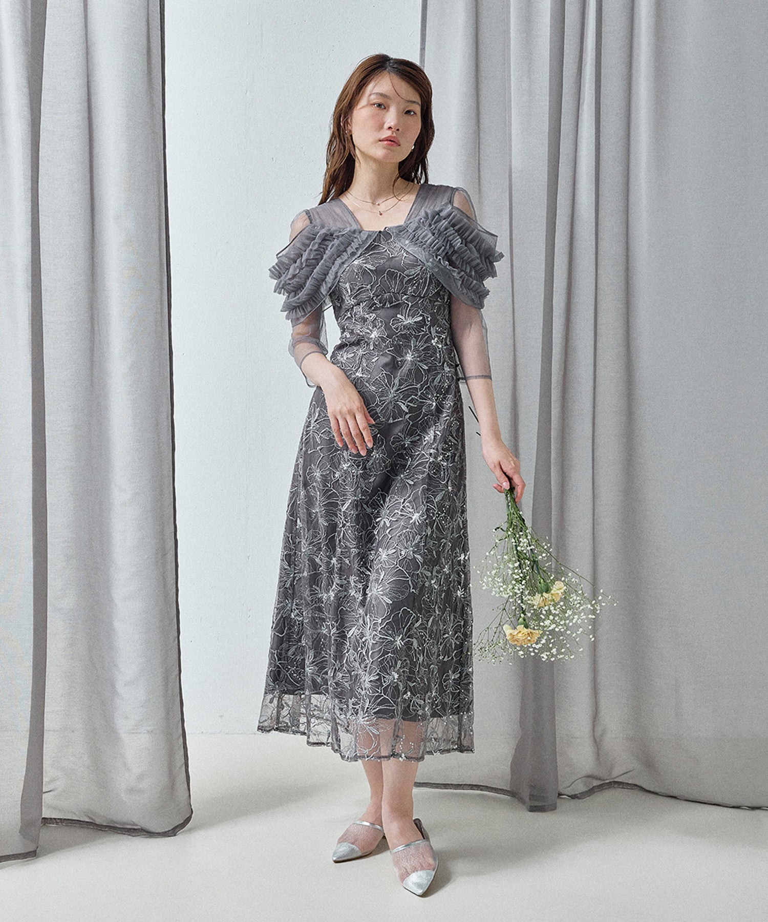 花柄刺繍ボリュームフリル袖フレアドレス