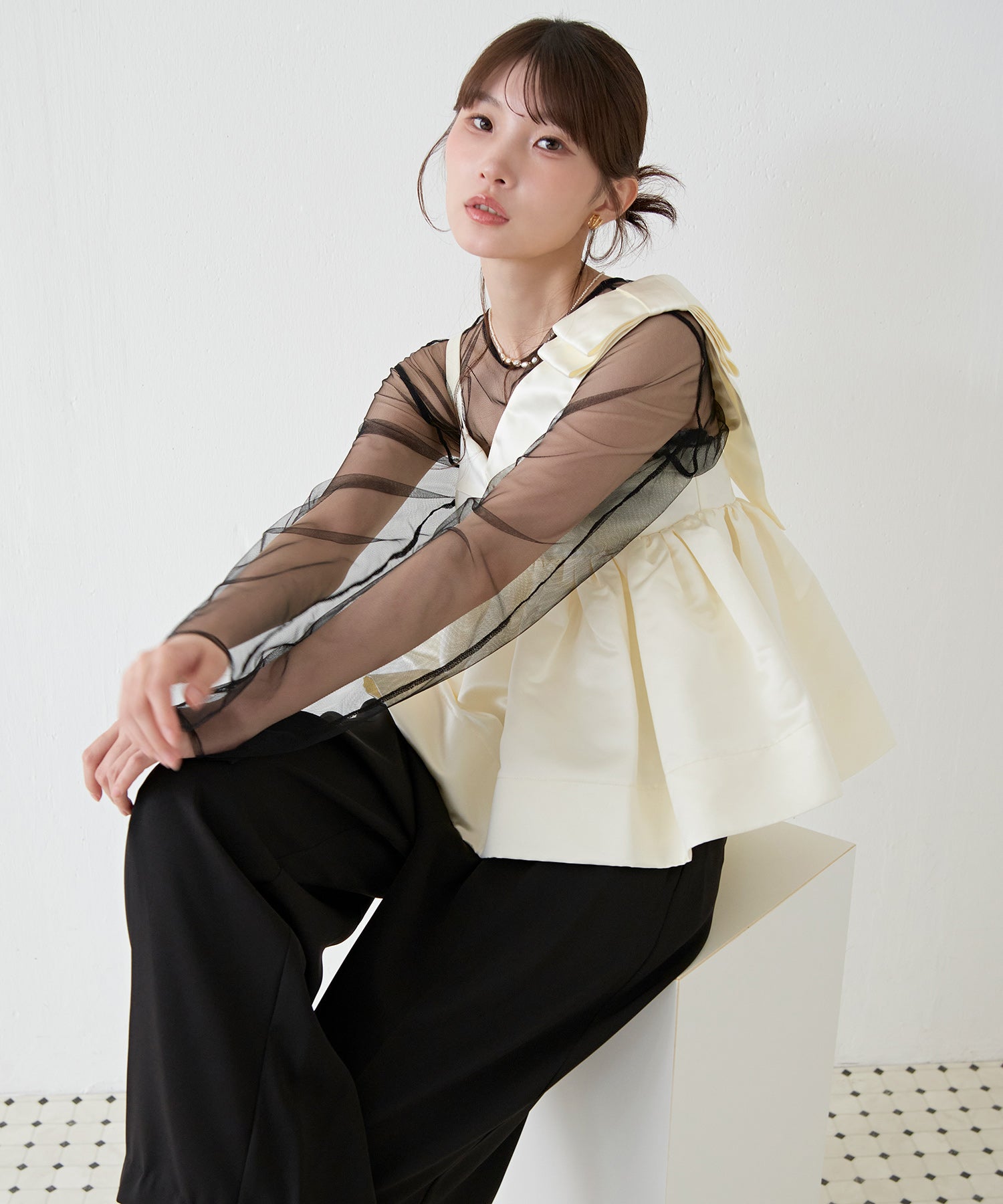 ボリュームリボン花柄刺繍ペプラムセットアップ