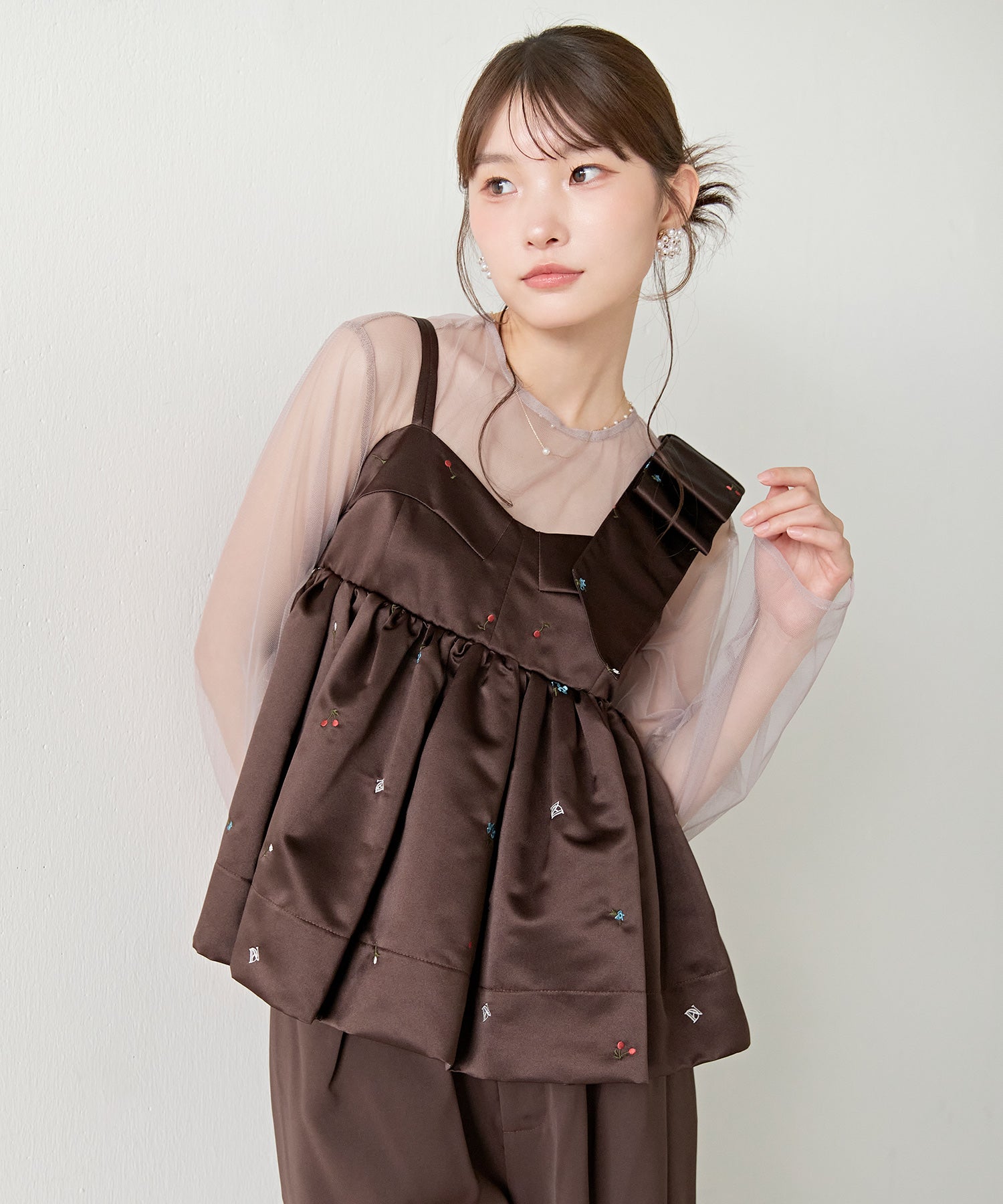 ボリュームリボン花柄刺繍ペプラムセットアップ