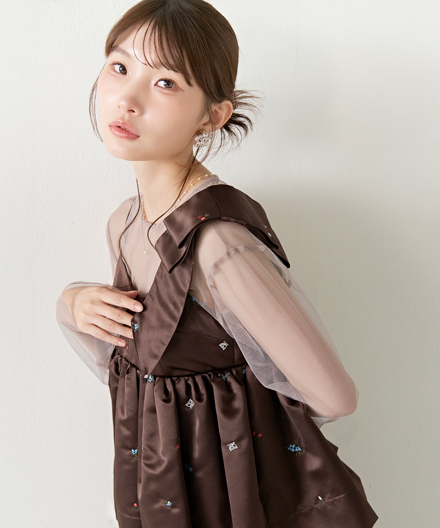 ボリュームリボン花柄刺繍ペプラムセットアップ