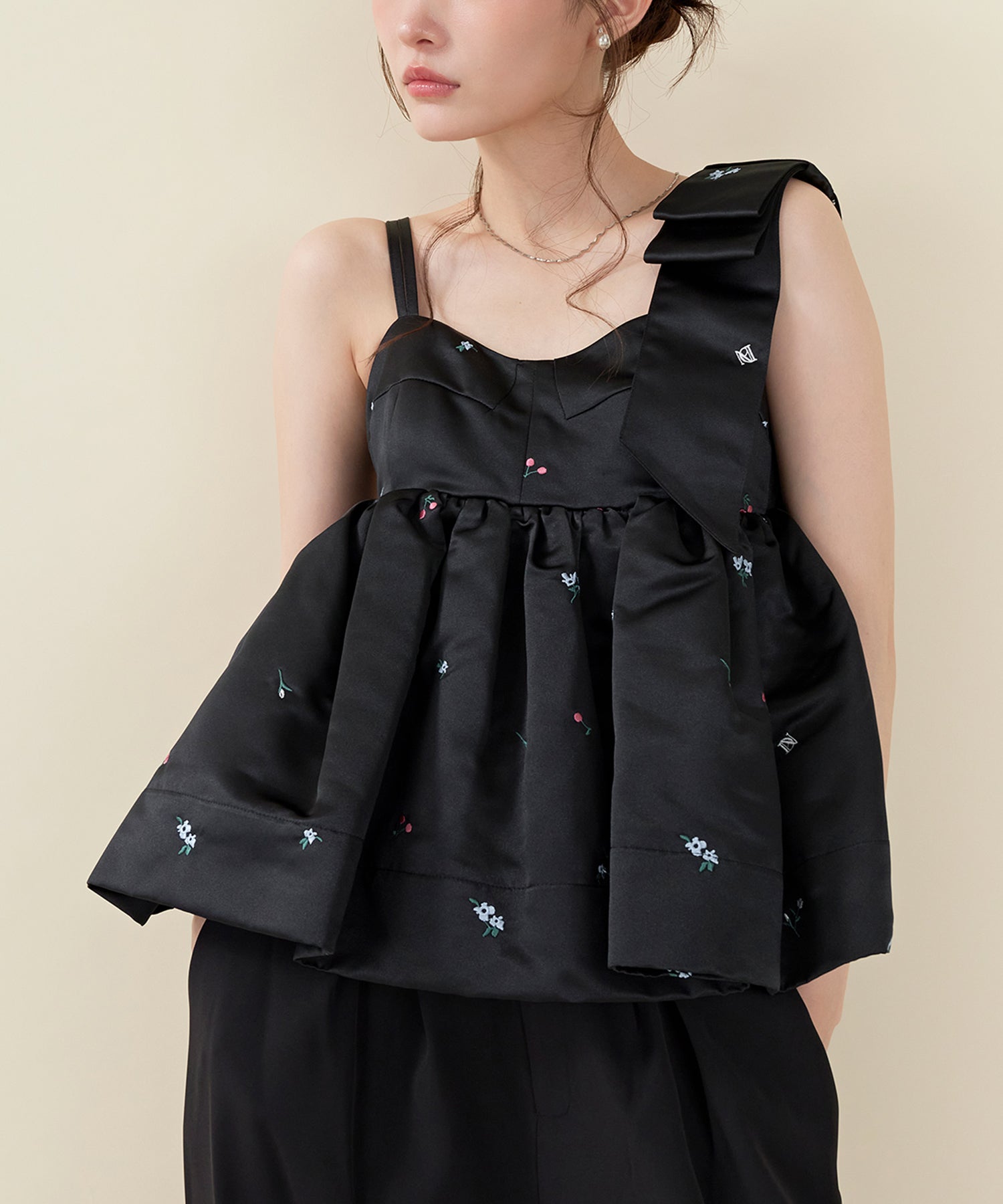 ボリュームリボン花柄刺繍ペプラムセットアップ