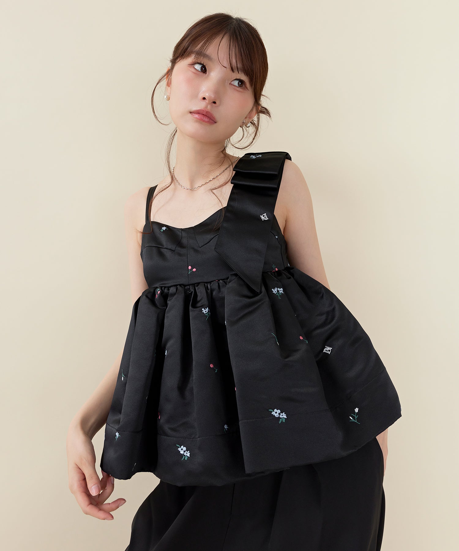 ボリュームリボン花柄刺繍ペプラムセットアップ