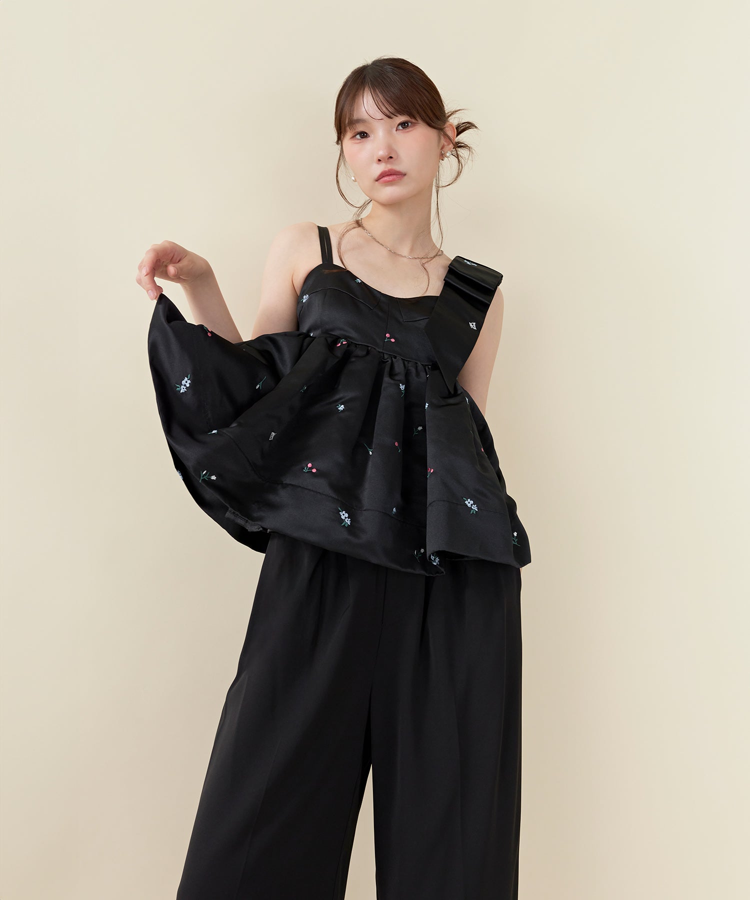 ボリュームリボン花柄刺繍ペプラムセットアップ
