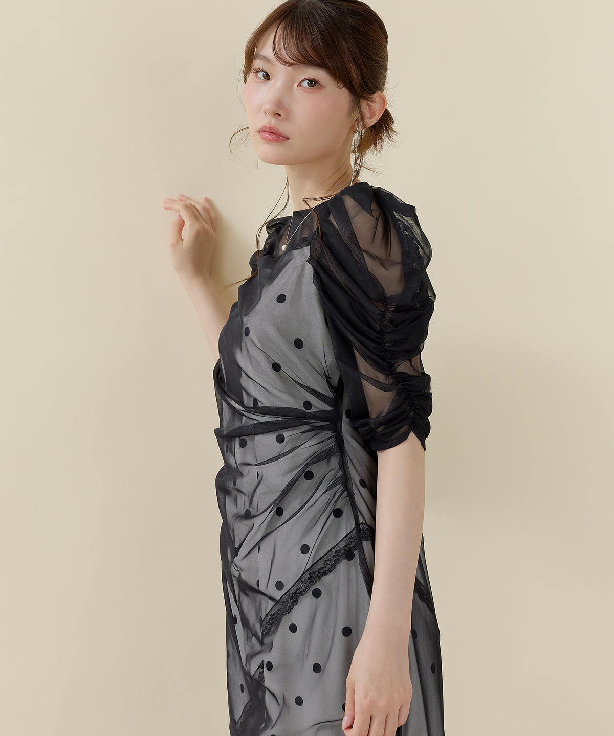 ドットチュールレイヤードレープドレス