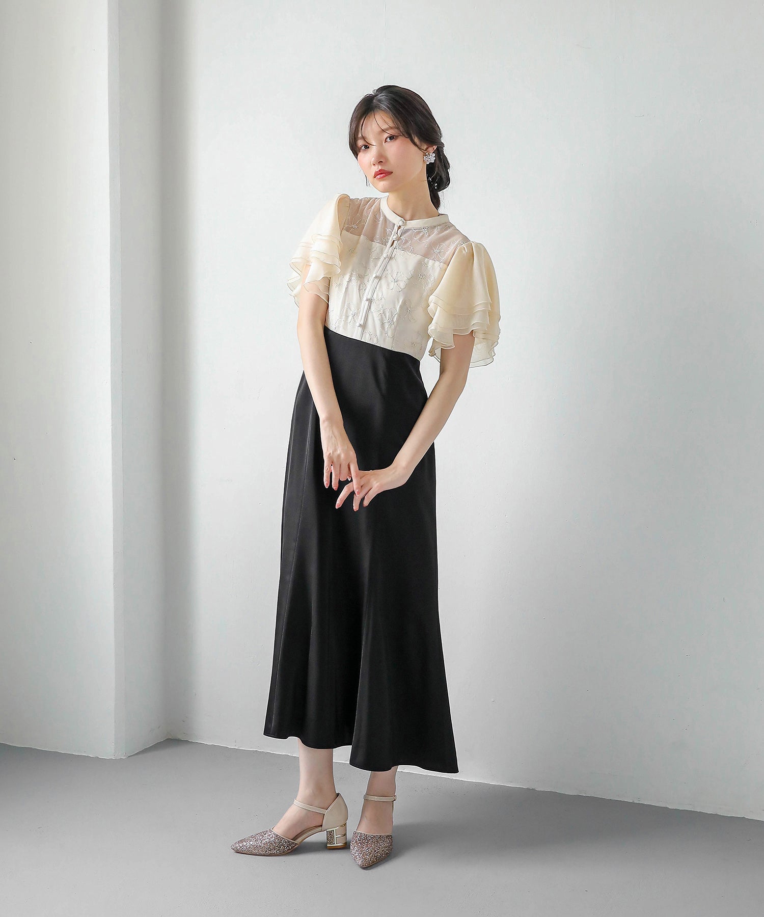 ラッフルスリーブ 刺繍レース ワンピース ドレス