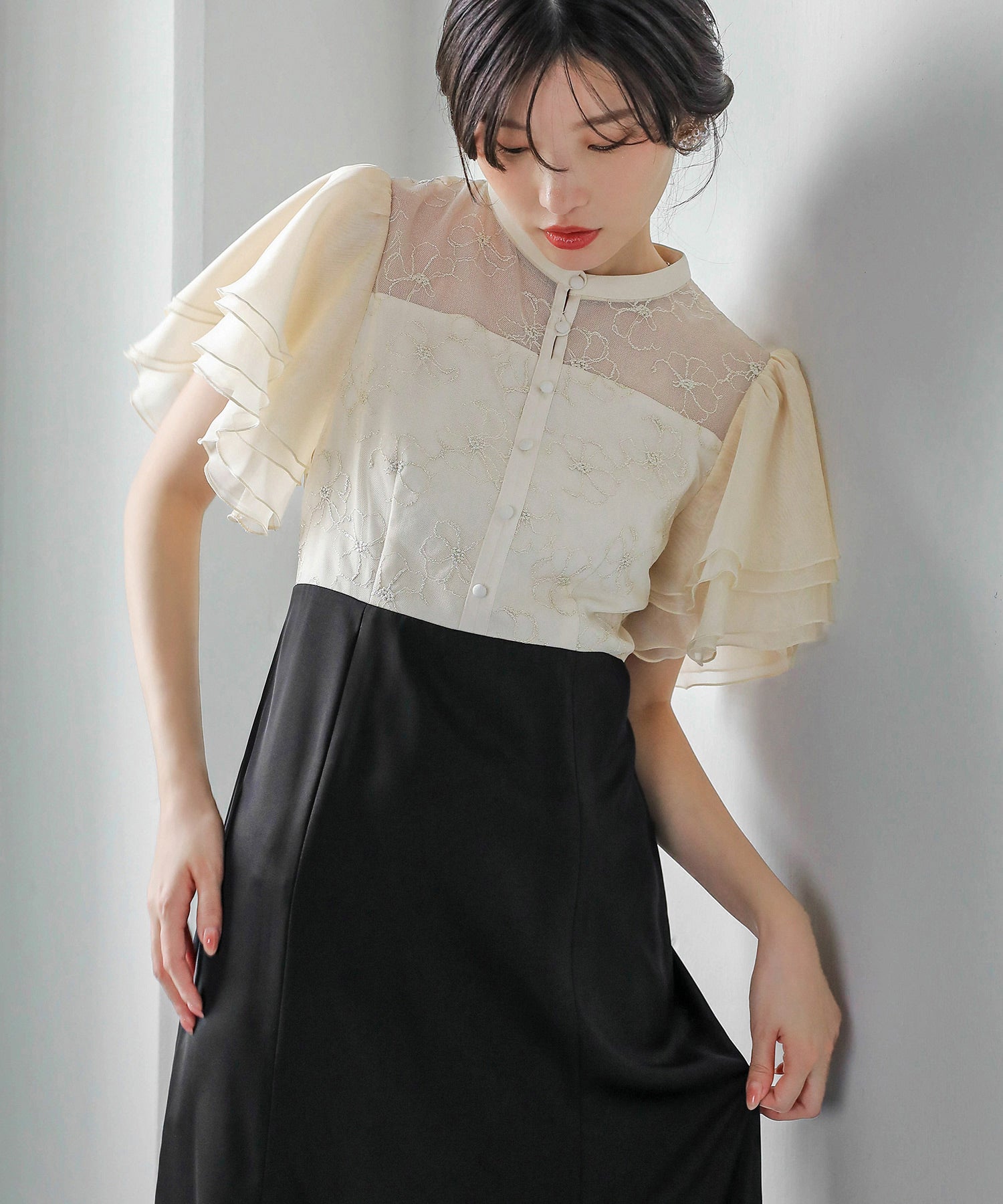 ラッフルスリーブ 刺繍レース ワンピース ドレス