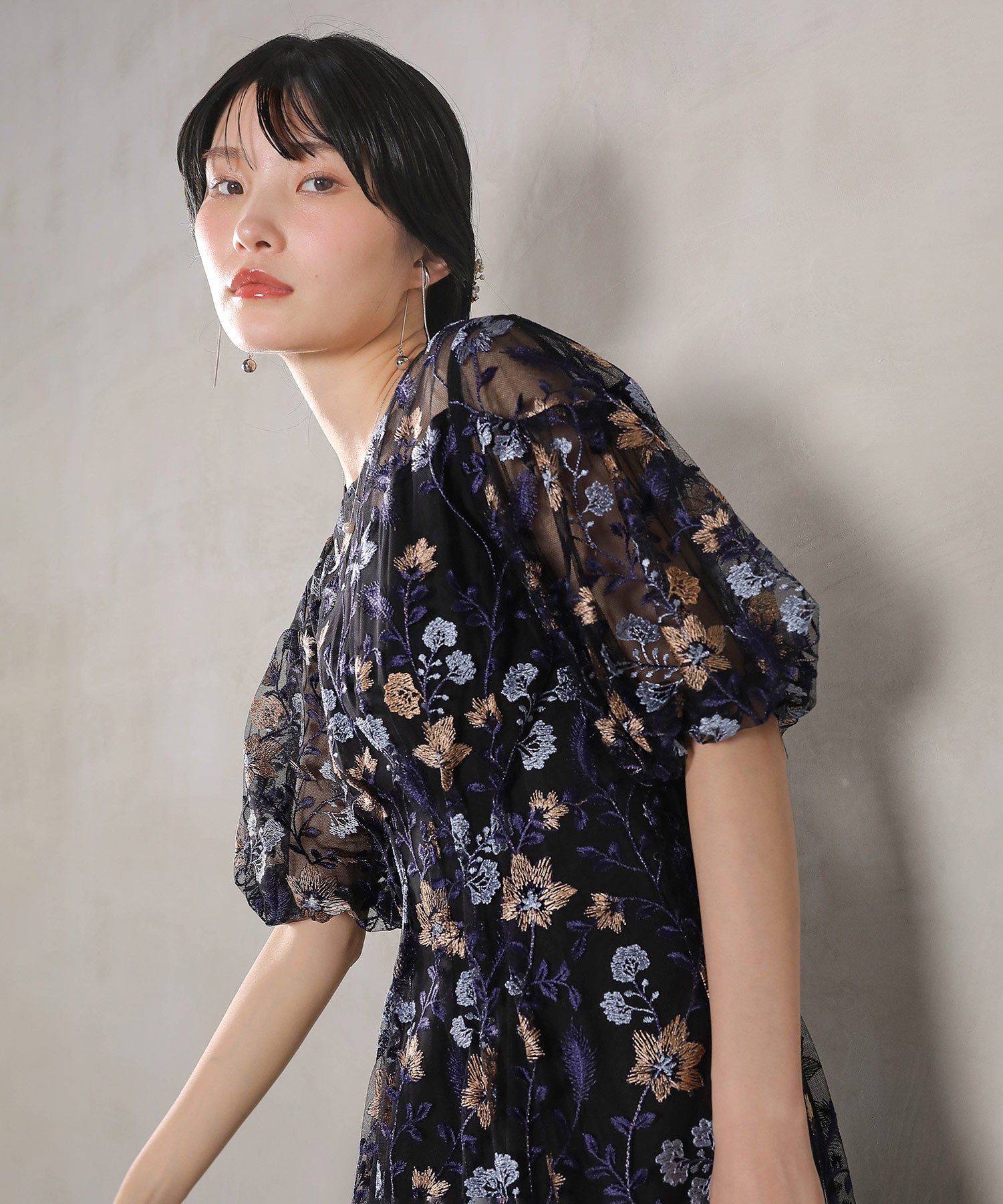 花柄刺繍パフスリーブシアーデコルテAラインドレス