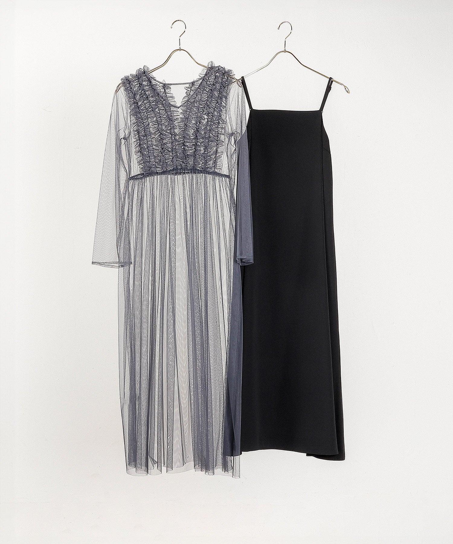 チャコールグレー
