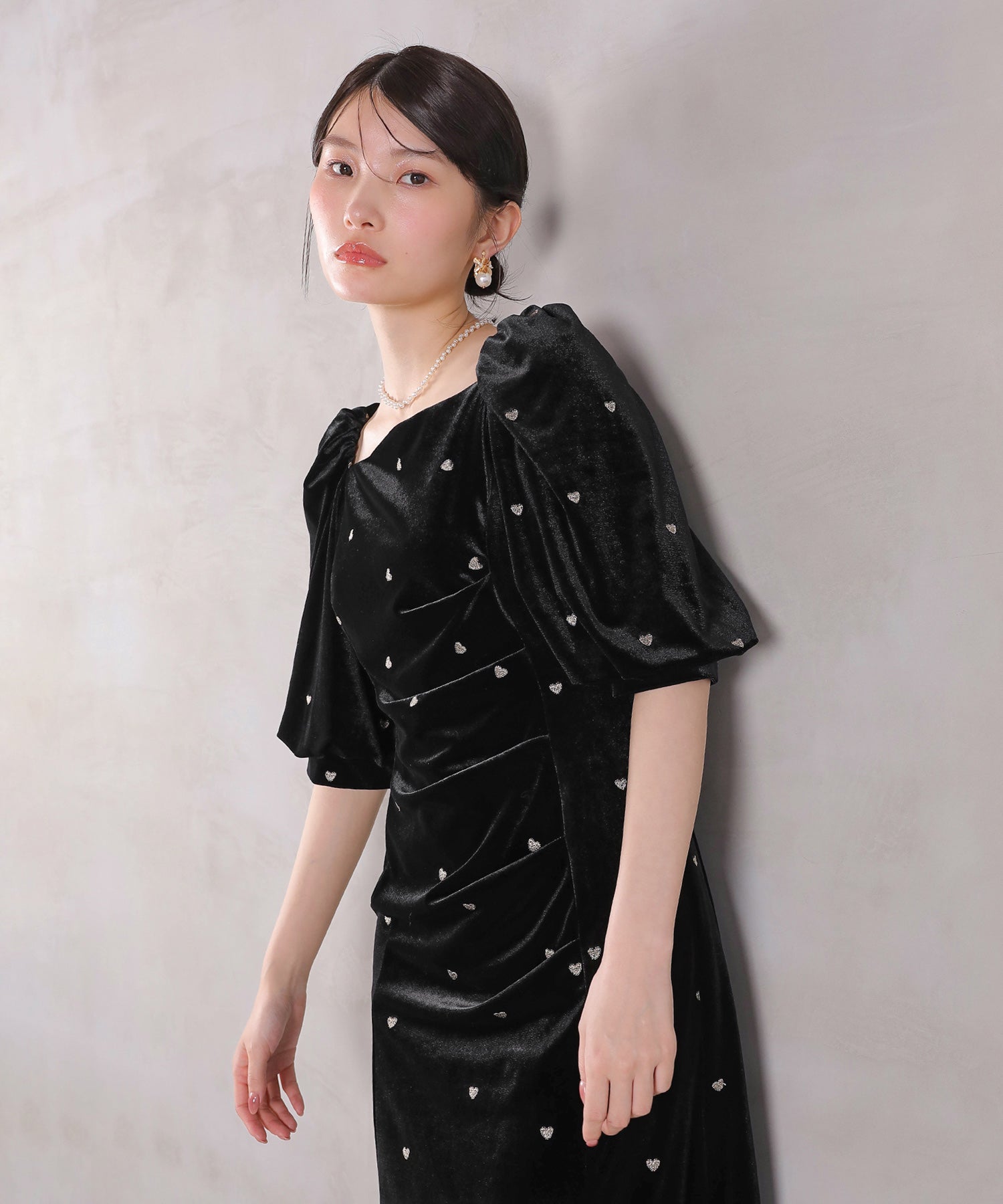 ハート刺繍ベロアスクエアネックドレープボリューム袖ドレス