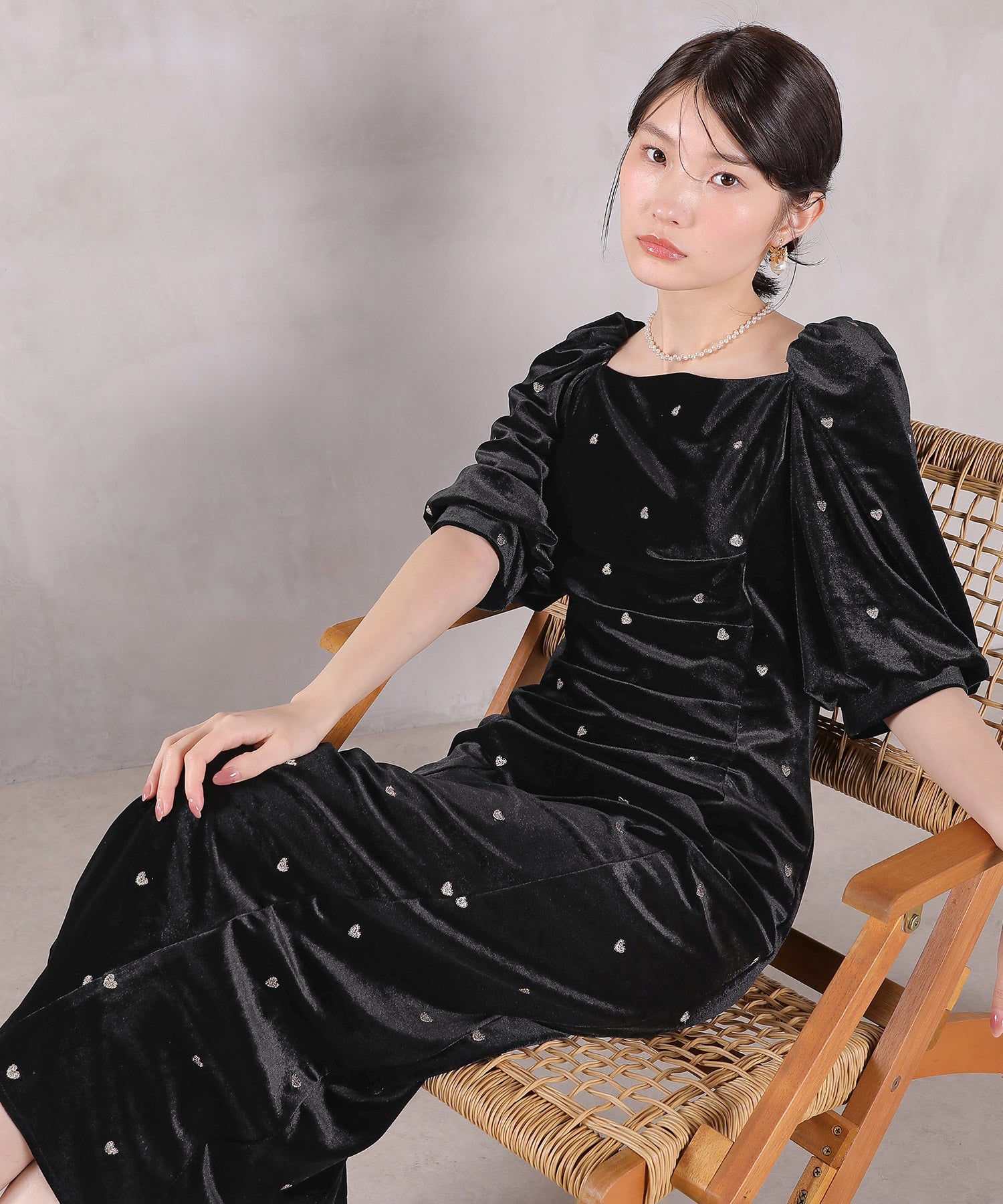 ハート刺繍ベロアスクエアネックドレープボリューム袖ドレス