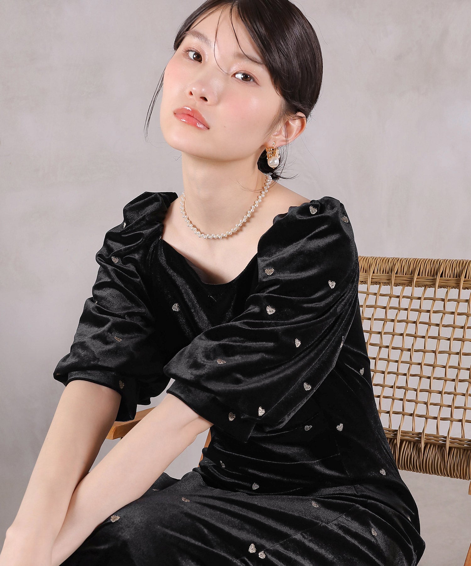 ハート刺繍ベロアスクエアネックドレープボリューム袖ドレス