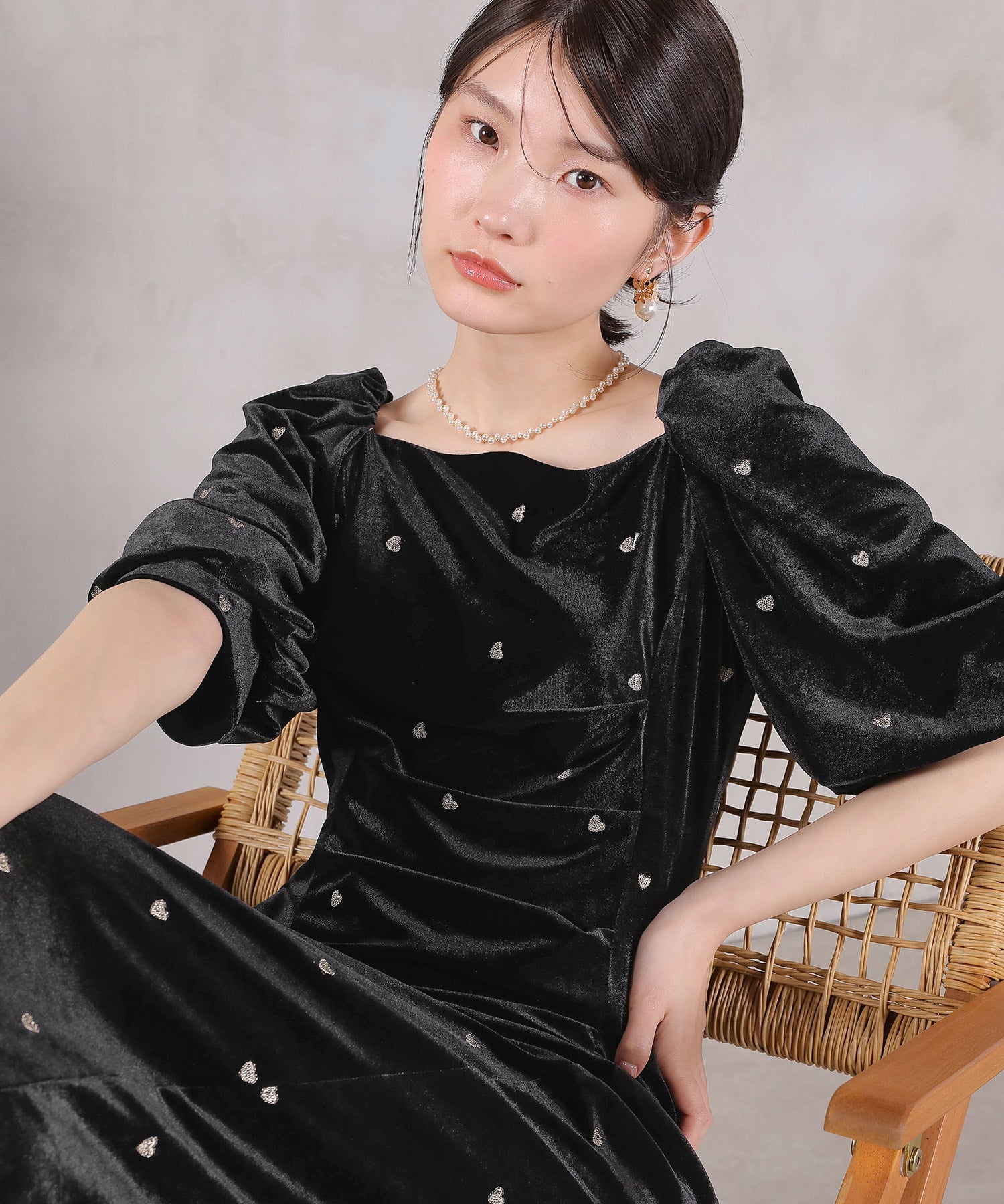 ハート刺繍ベロアスクエアネックドレープボリューム袖ドレス