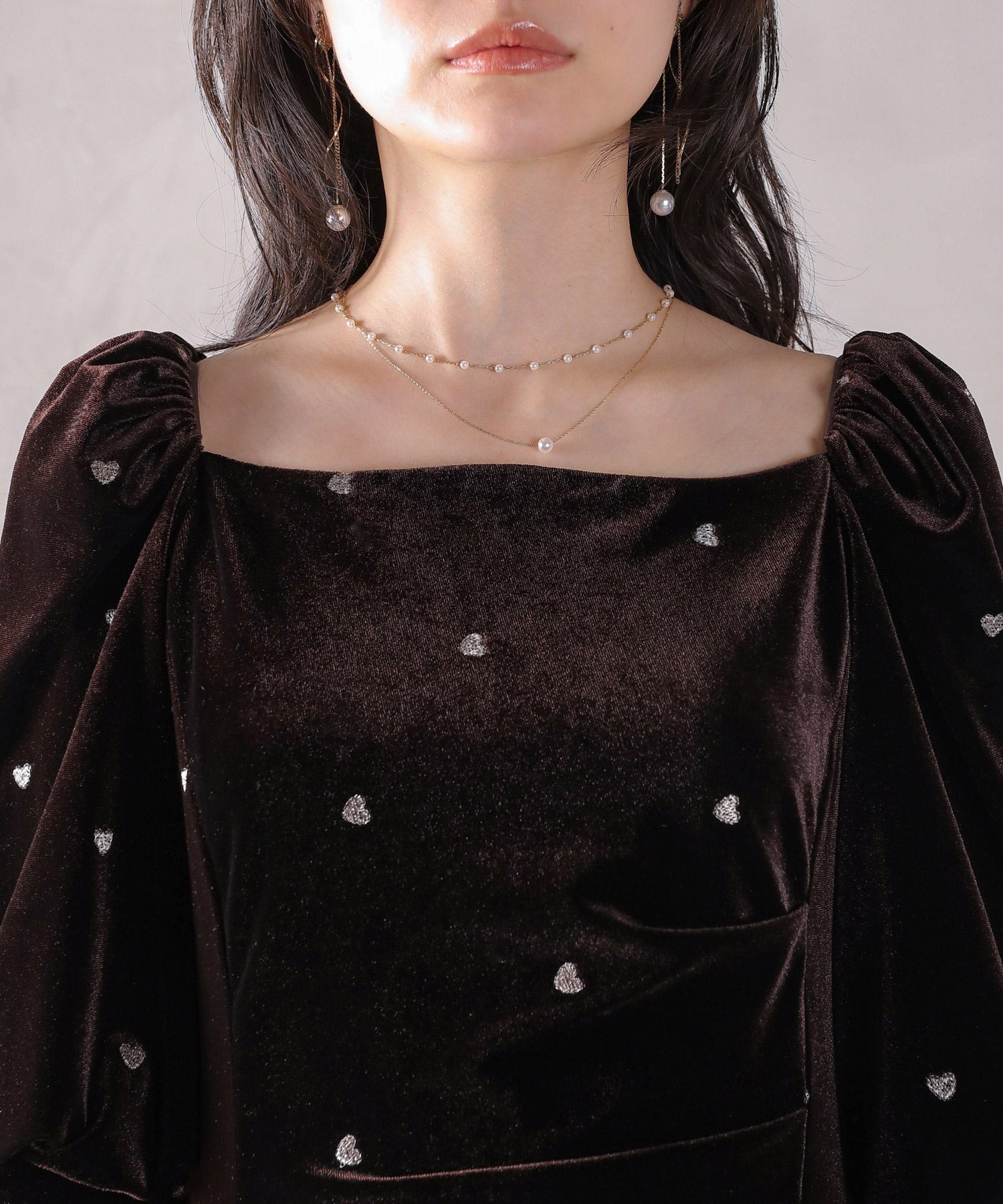 ハート刺繍ベロアスクエアネックドレープボリューム袖ドレス