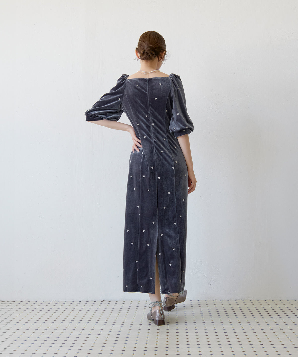 ハート刺繍ベロアスクエアネックドレープボリューム袖ドレス