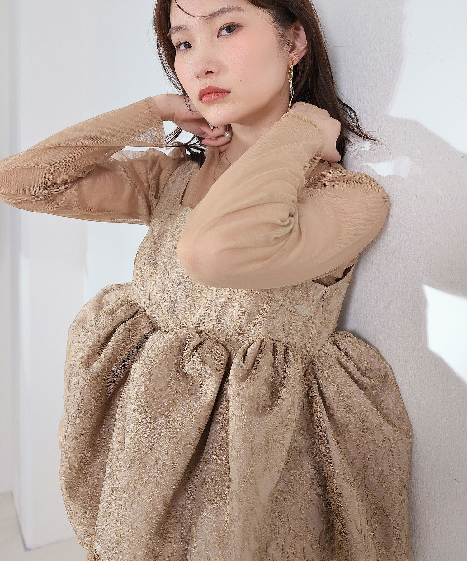 オーバーレースペプラムシアーインナーパンツセットアップ