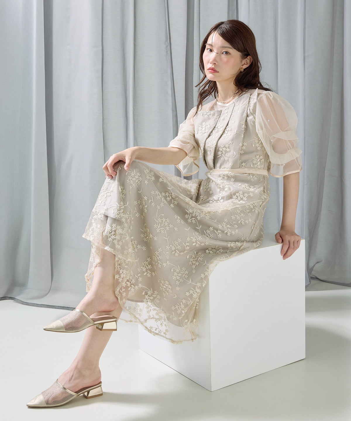 フロントプリーツ刺繍レースフレアワンピースドレス