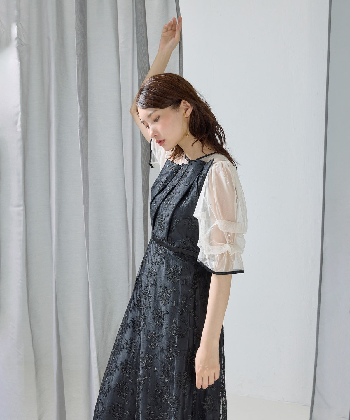 フロントプリーツ刺繍レースフレアワンピースドレス
