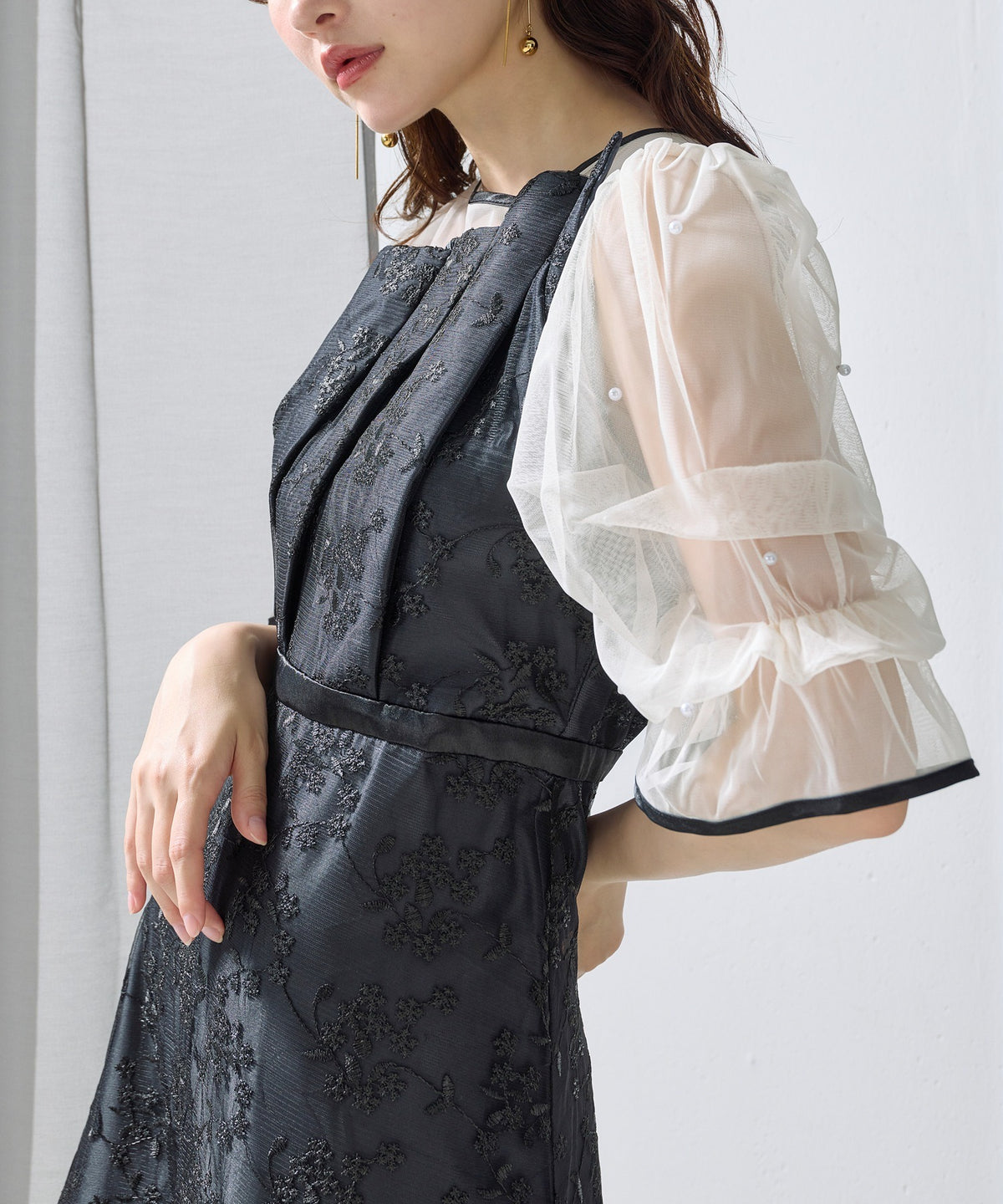 フロントプリーツ刺繍レースフレアワンピースドレス