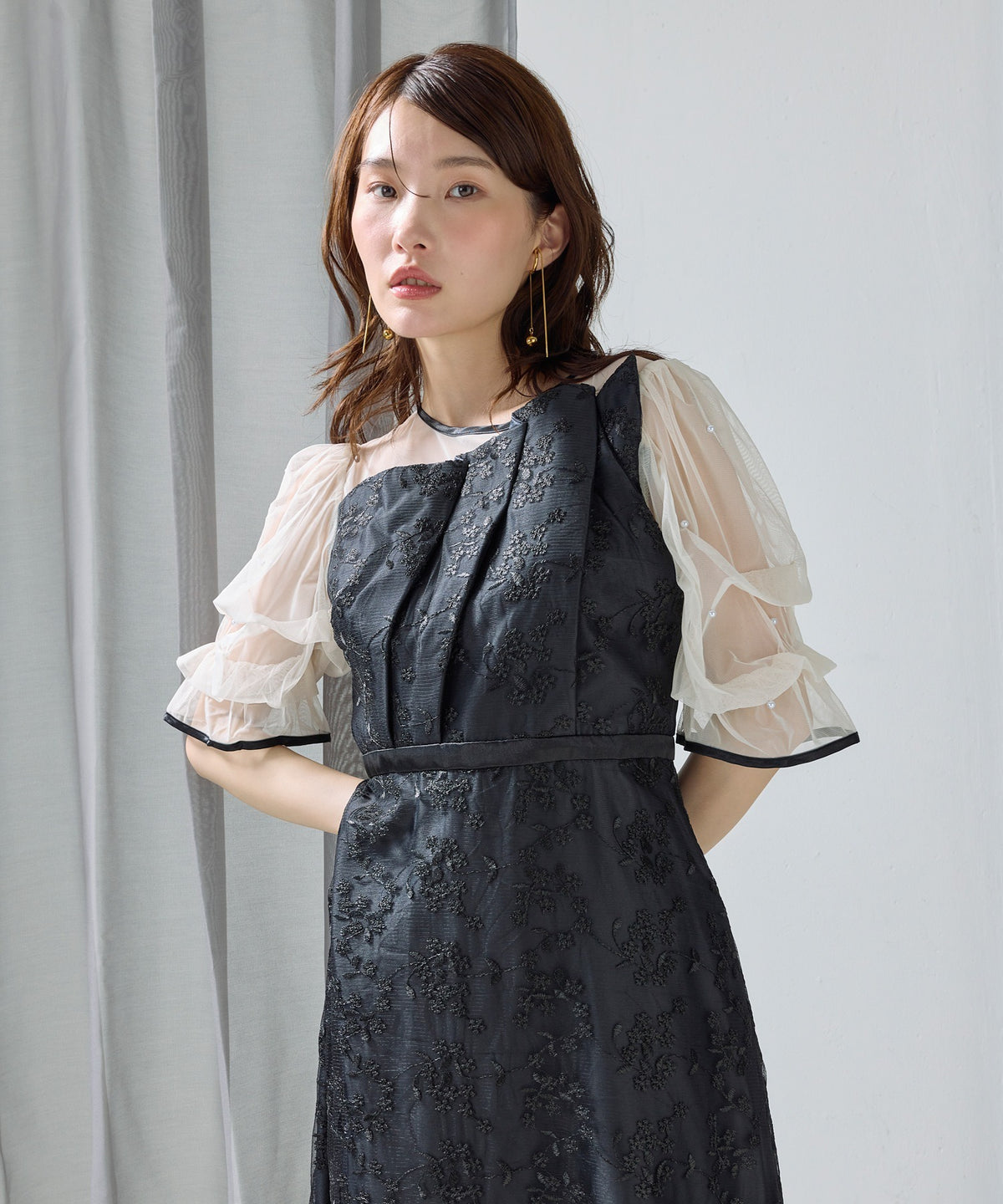 フロントプリーツ刺繍レースフレアワンピースドレス